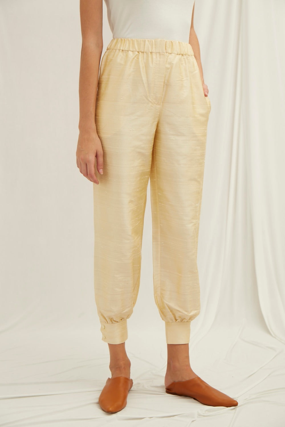 Nazlı Ceren-Gemna İpek Şantuk Pantolon-Pantolon-3-Milagron.com