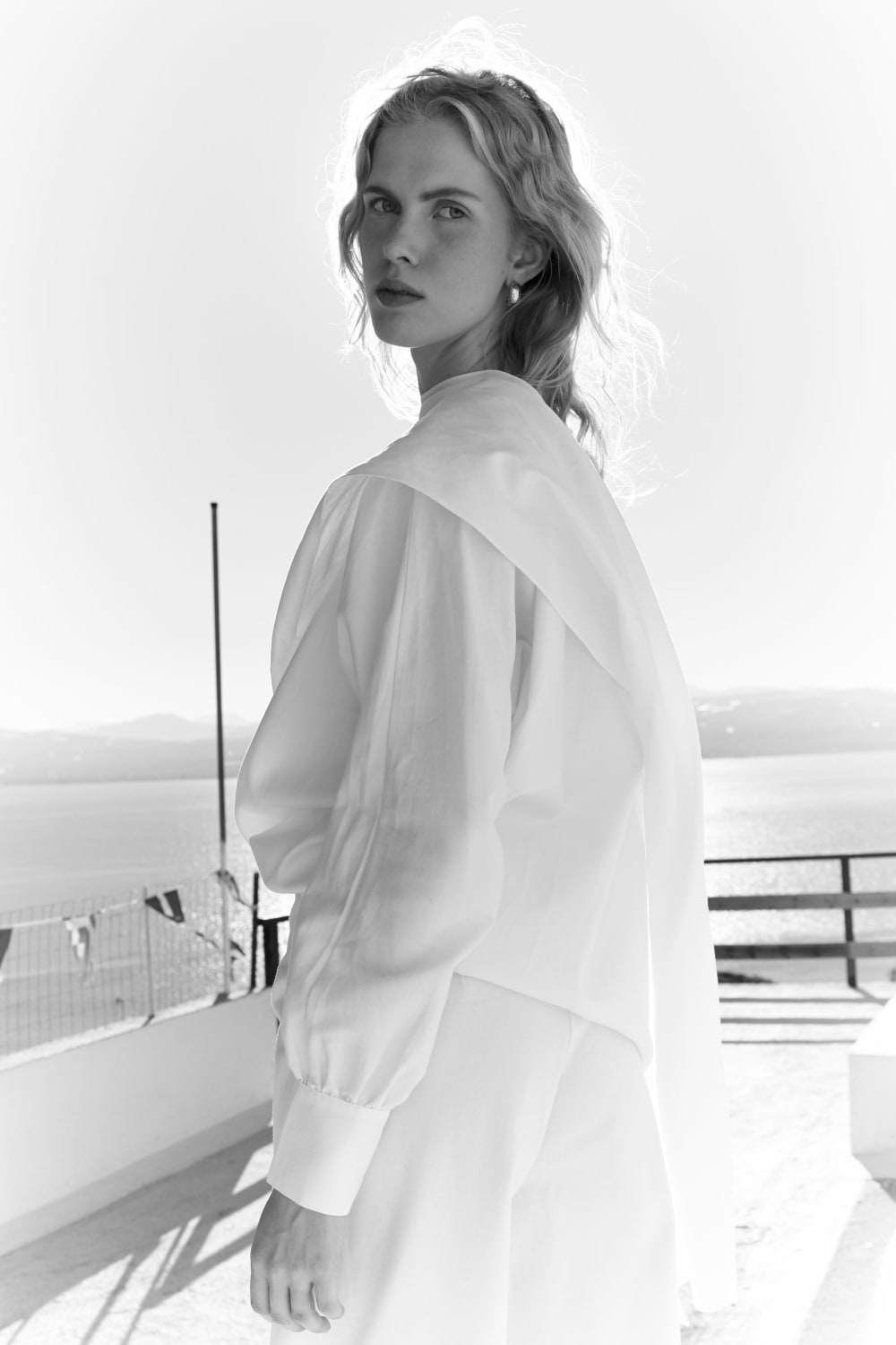 Nazlı Ceren-Jill Asimetrik Omuz Detaylı Koton Bluz White-Bluz-4-Milagron.com