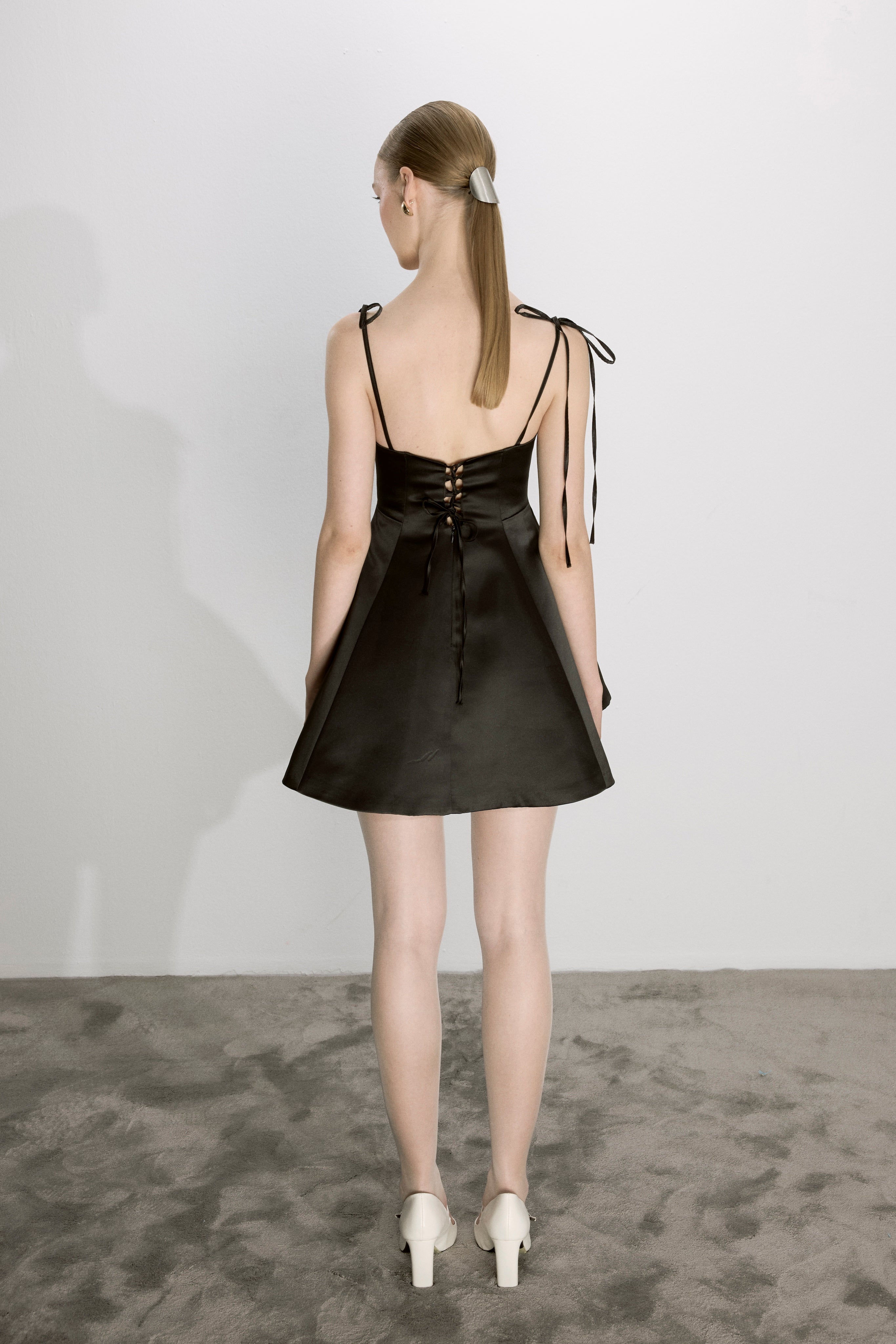 Nazlı Ceren-Juniper Mini Elbise Siyah-Elbise-3-Milagron.com