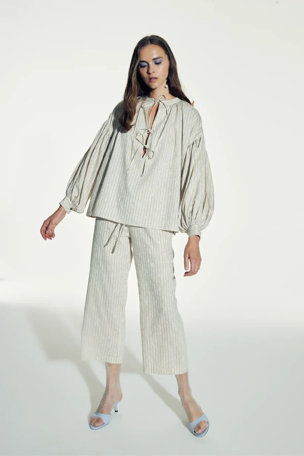 Nazlı Ceren-Kyra Çizgili Keten Pantolon Walnut-Pantolon-1-Milagron.com