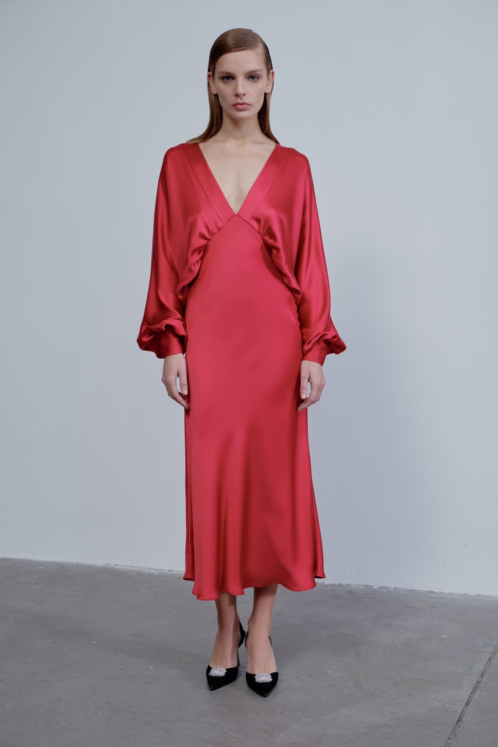 Nazlı Ceren-Mila V Yaka Saten Elbise Kırmızı-Elbise-3-Milagron.com