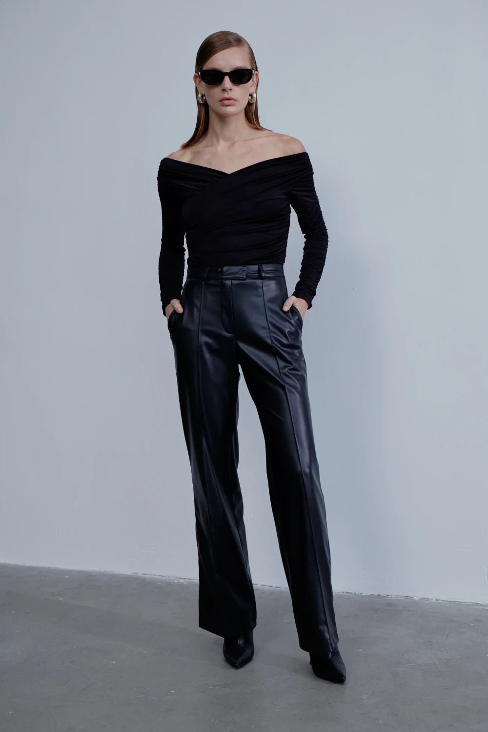 Nazlı Ceren-Millie Straight Cut Vegan Deri Pantolon-Deri Pantolon-1-Milagron.com