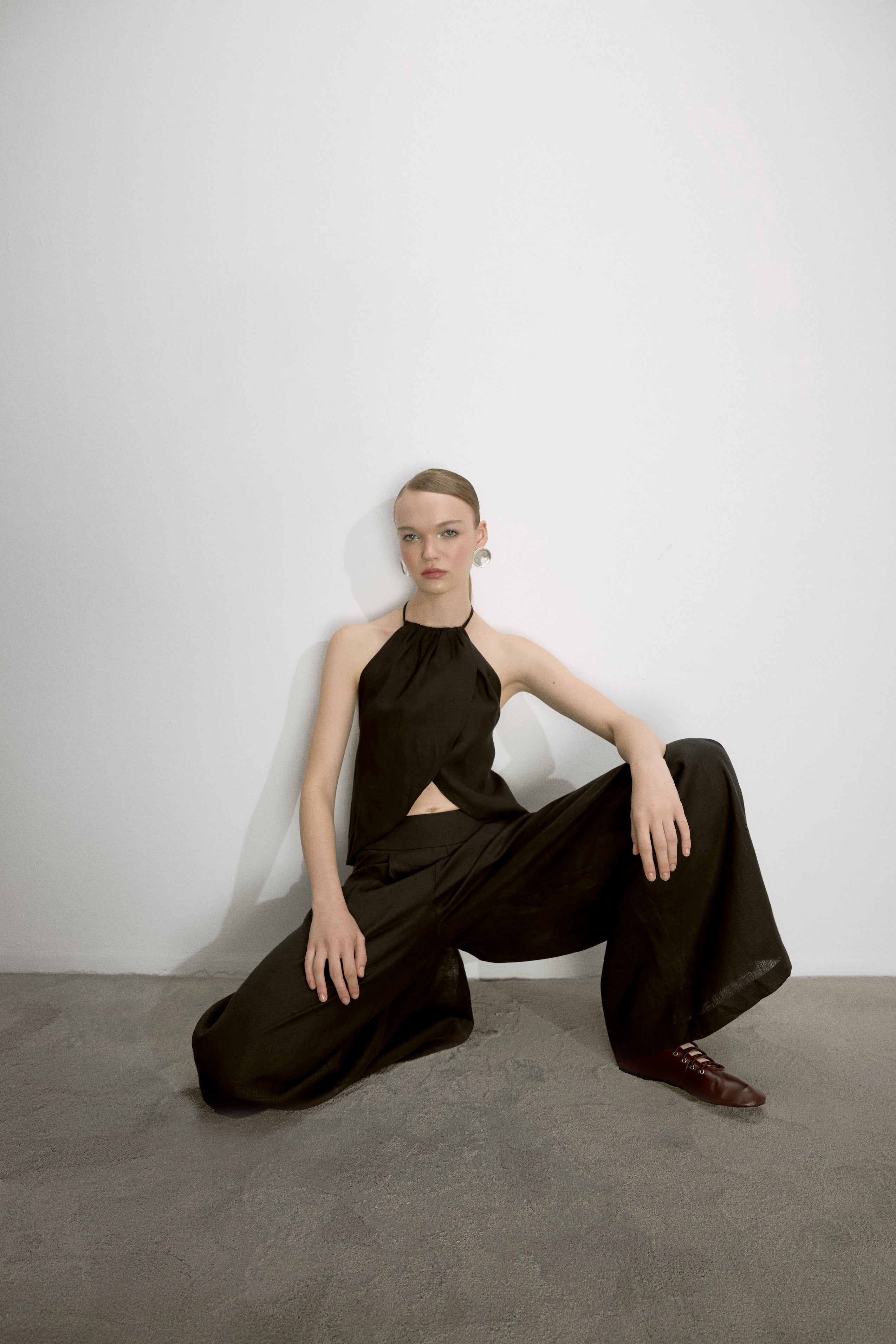 Nazlı Ceren-Mui Keten Top Siyah-Blouse-3-Milagron.com