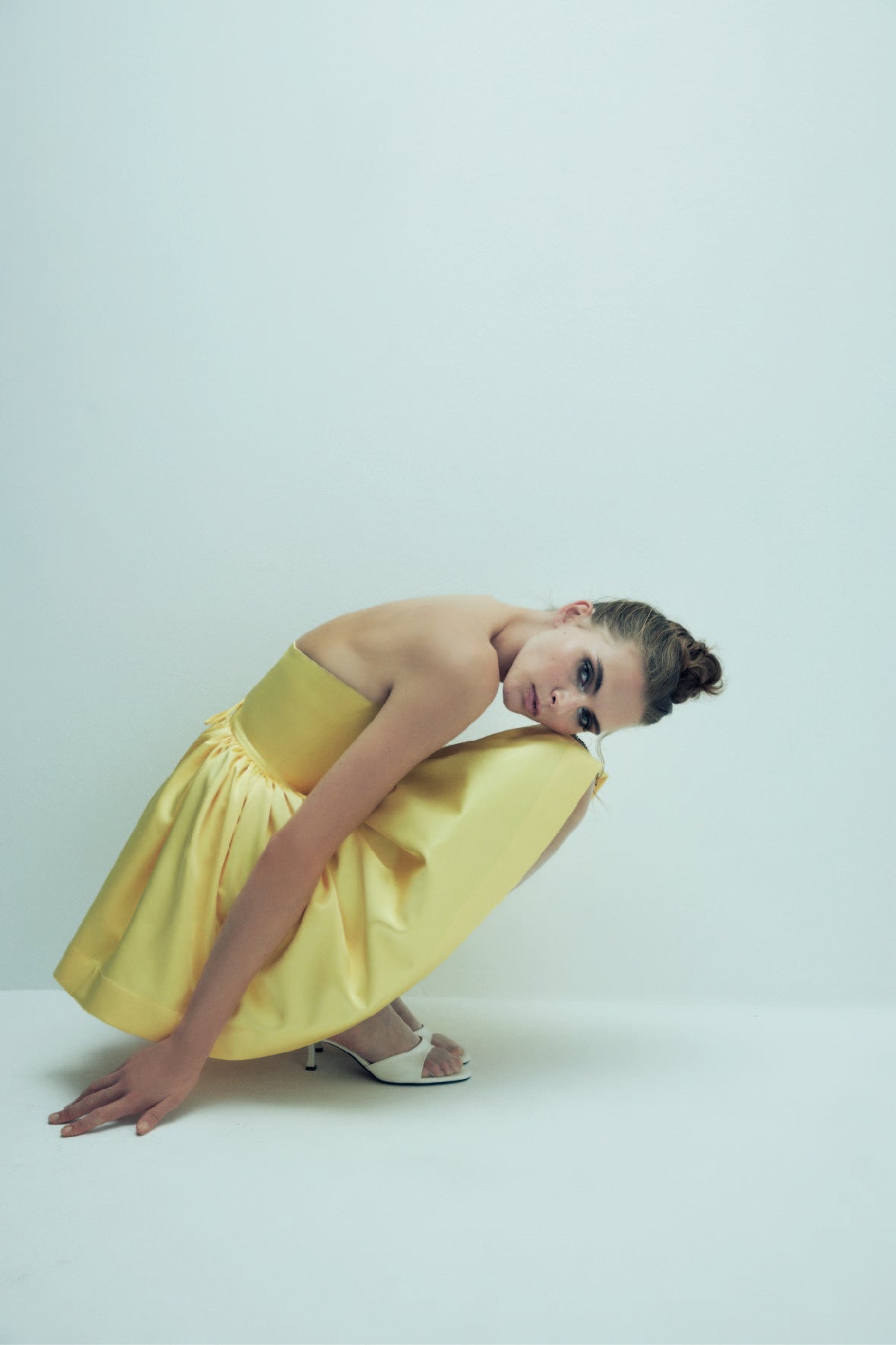 Nazlı Ceren-Sibby Straplez Saten Mini Elbise Marigold-Elbise-1-Milagron.com