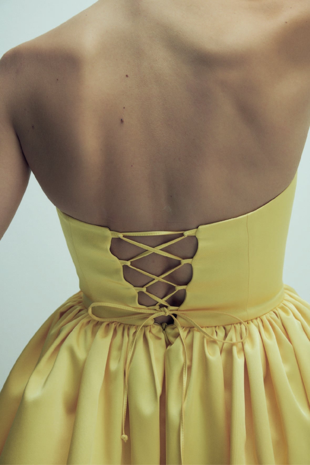 Nazlı Ceren-Sibby Straplez Saten Mini Elbise Marigold-Elbise-2-Milagron.com