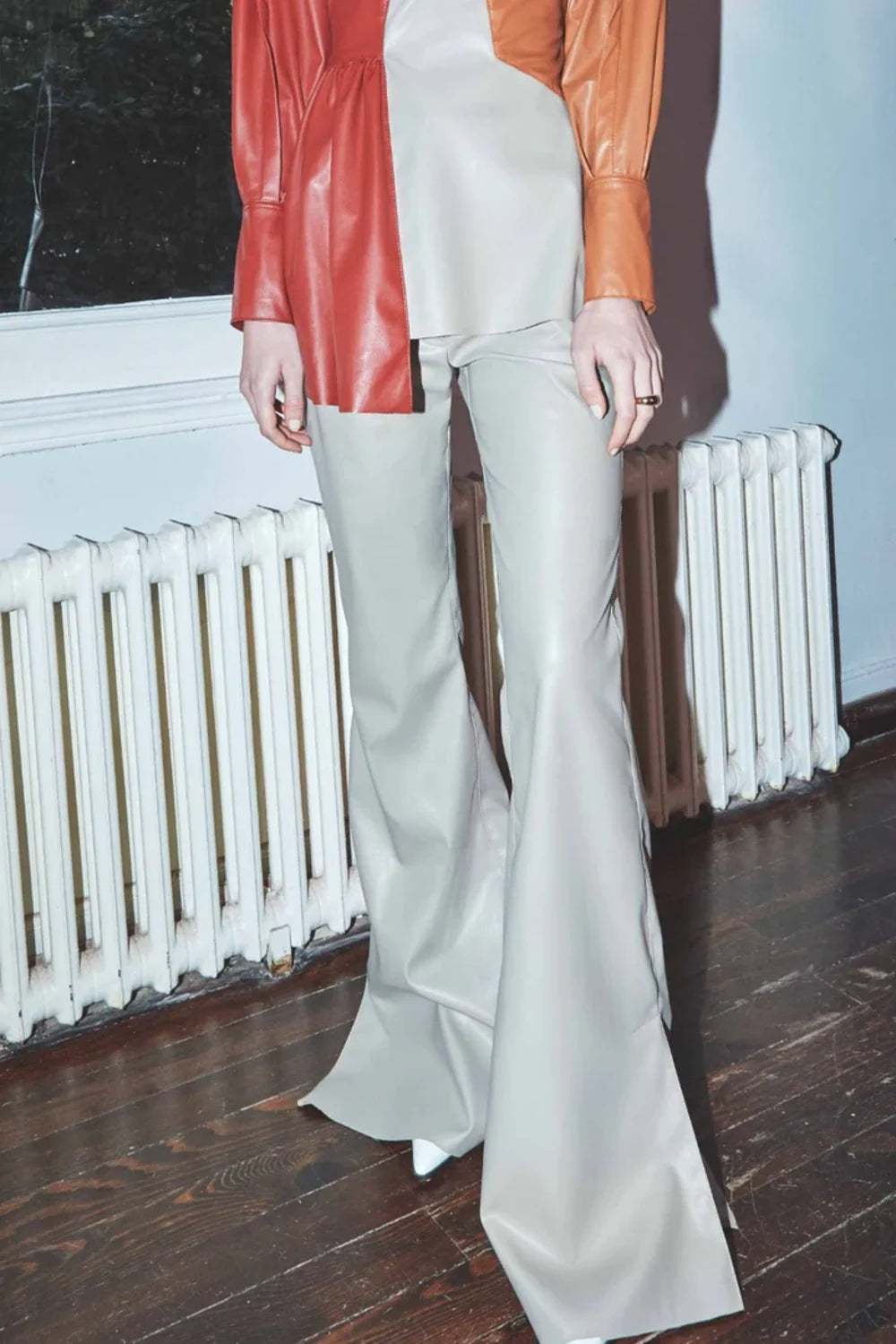 Nazlı Ceren-Tora Vegan Deri Flared Pantolon-Deri Pantolon-3-Milagron.com