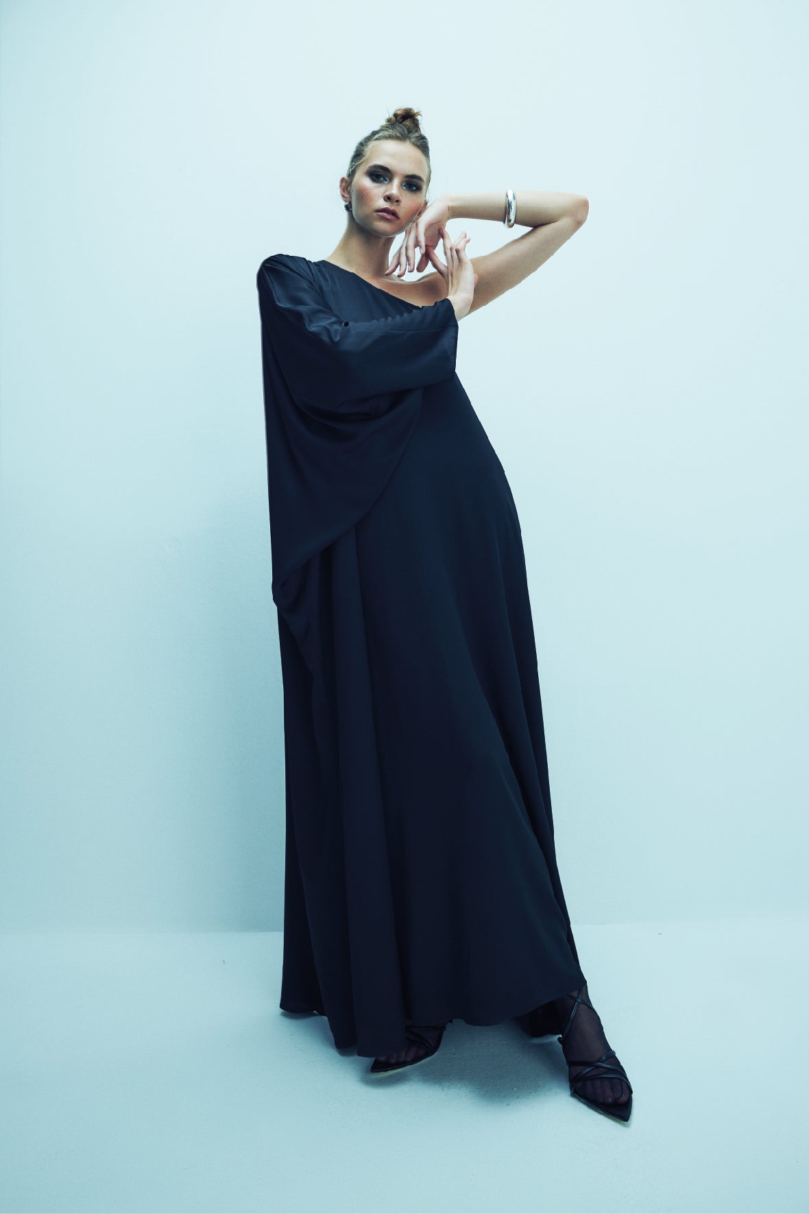 Nazlı Ceren-Venüs Tek Omuz Uzun Elbise Siyah-Elbise-6-Milagron.com