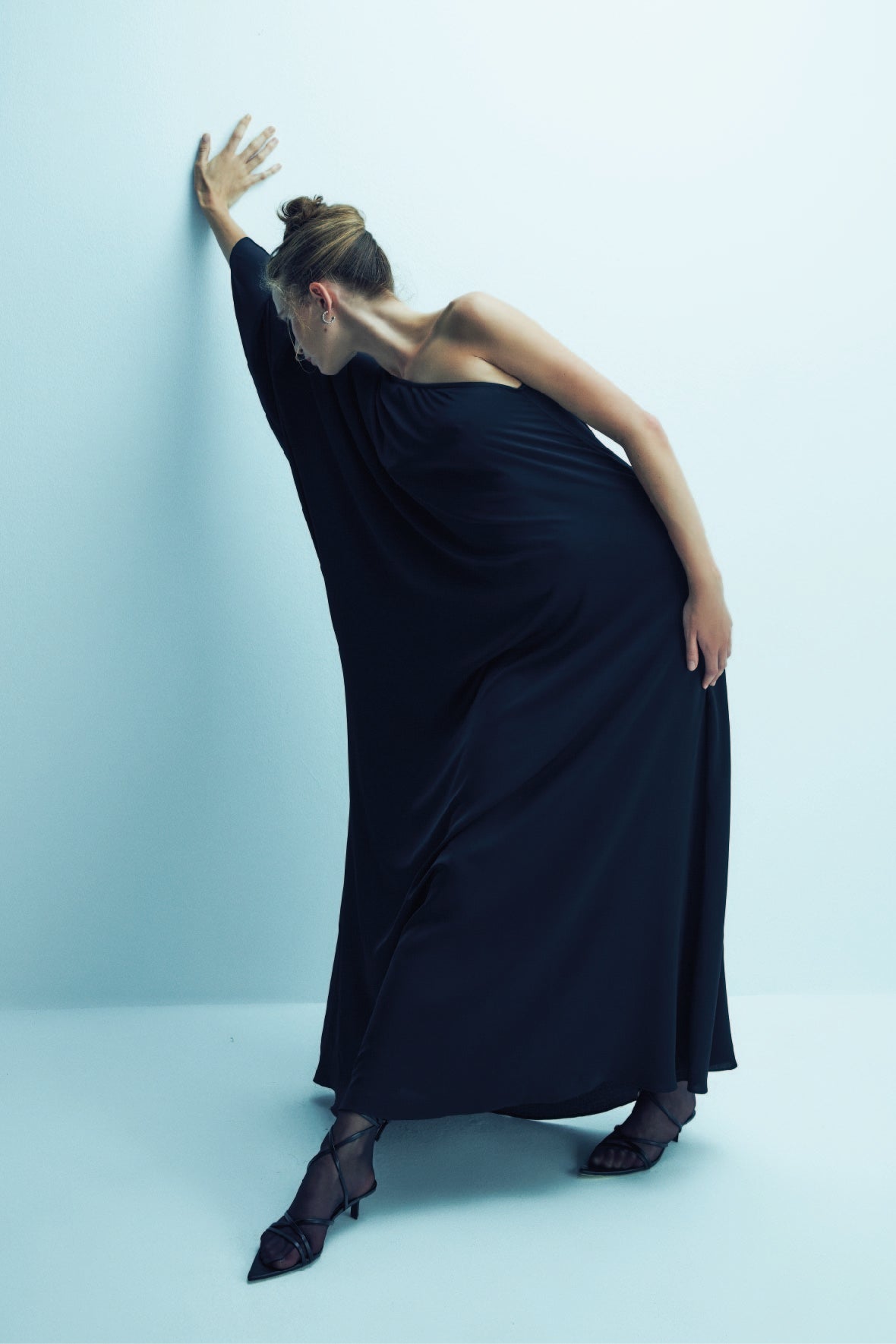 Nazlı Ceren-Venüs Tek Omuz Uzun Elbise Siyah-Elbise-7-Milagron.com