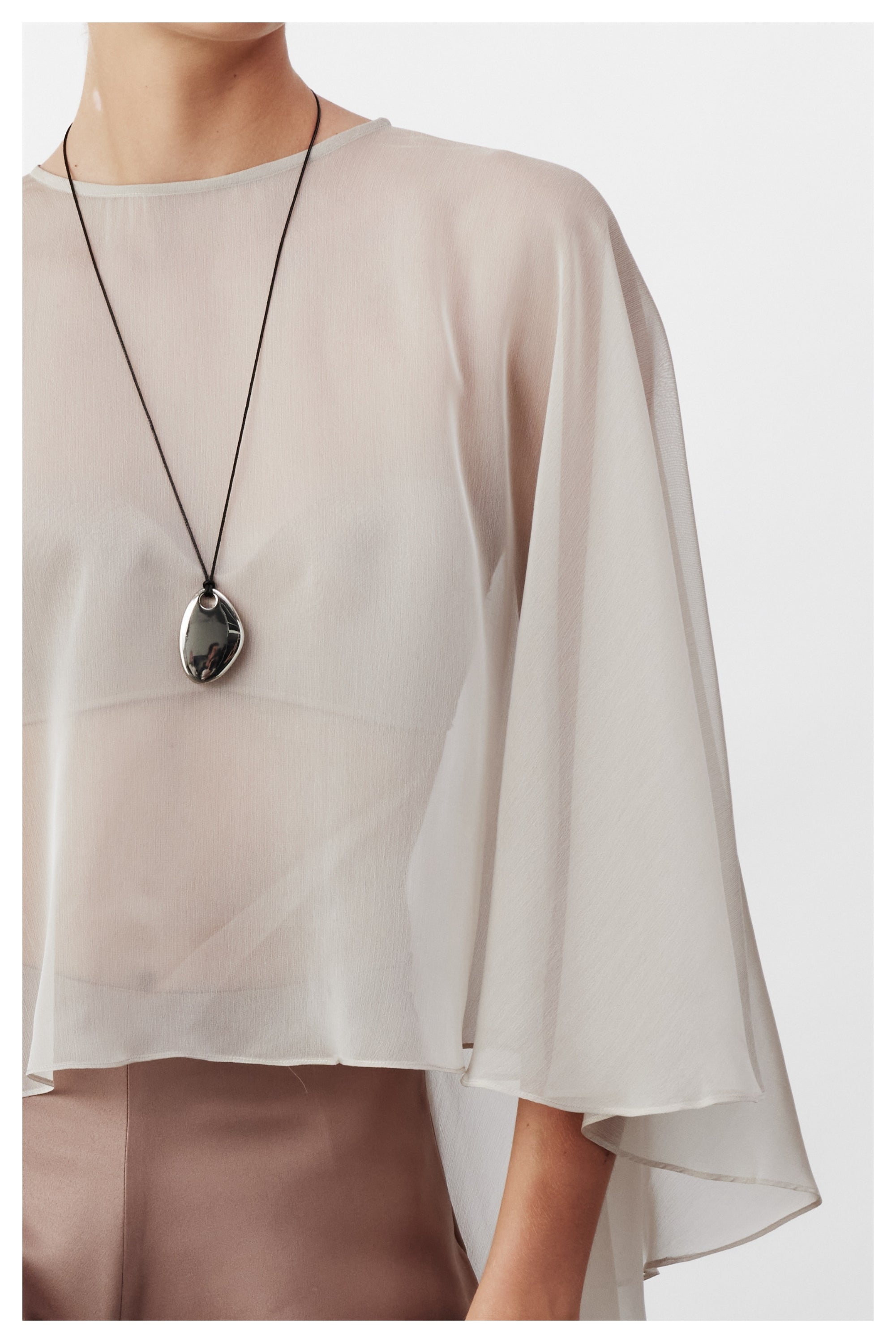 Nazlı Ceren-Viona şifon Pelerin Bej-Blouse-3-Milagron.com