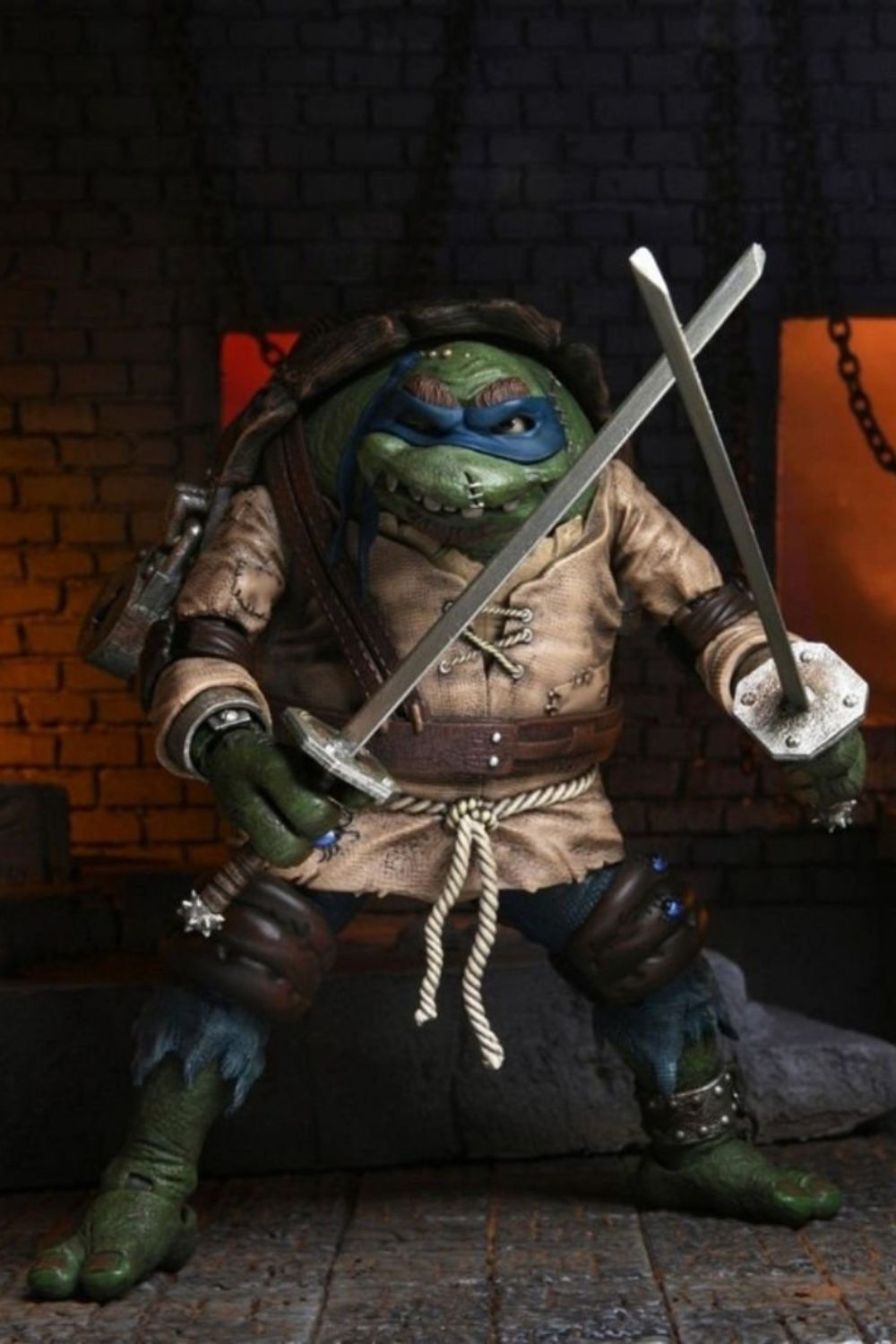 Neca-Universal Monsters x TMNT: Ultimate Leonardo as The Hunchback Aksiyon Figürü-Figürler-5-Milagron.com