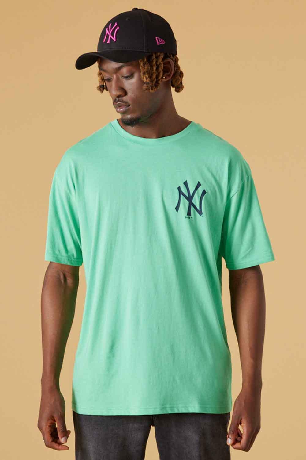 New Era-League Essential Oversized Tee NY Yankees-T-Shirts-1-Milagron.com