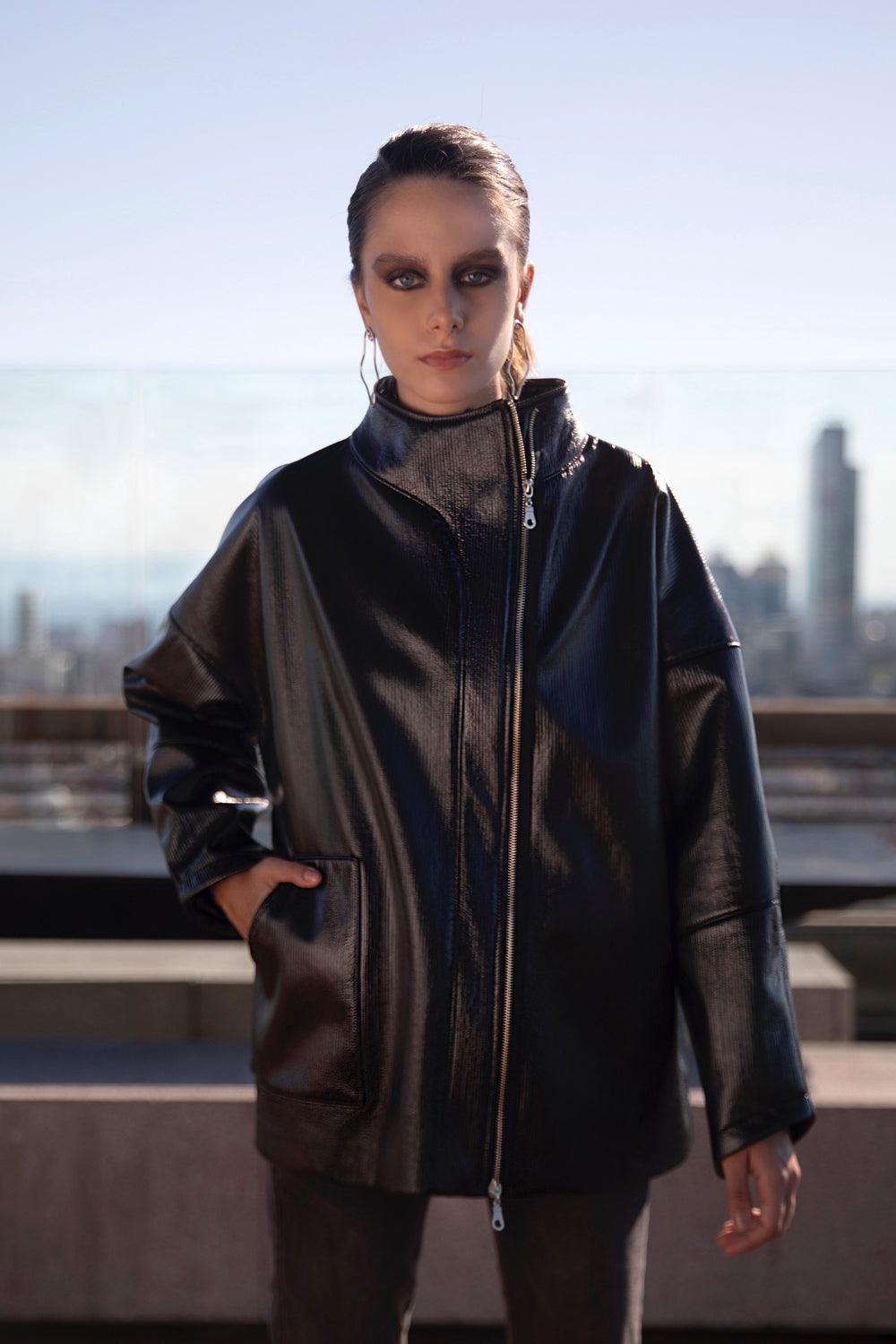 Nil Ergüven-Noir Biker Mont-Mont-1-Milagron.com