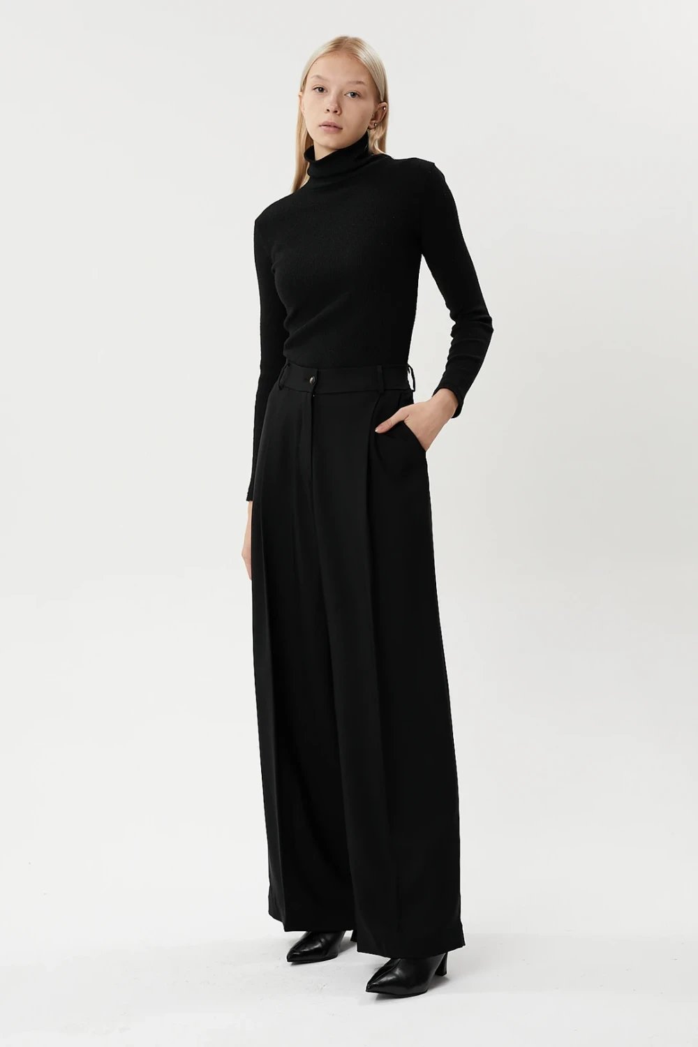 Nilgün Mirza-Bol Paça Pileli Cepli Rahat Kalıp Dökümlü Pantolon-Pantolon-1-Milagron.com