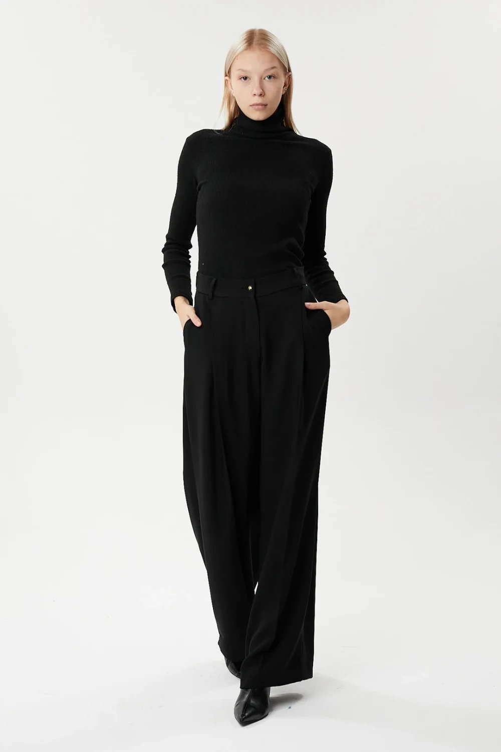 Nilgün Mirza-Bol Paça Pileli Cepli Rahat Kalıp Dökümlü Pantolon-Pantolon-2-Milagron.com