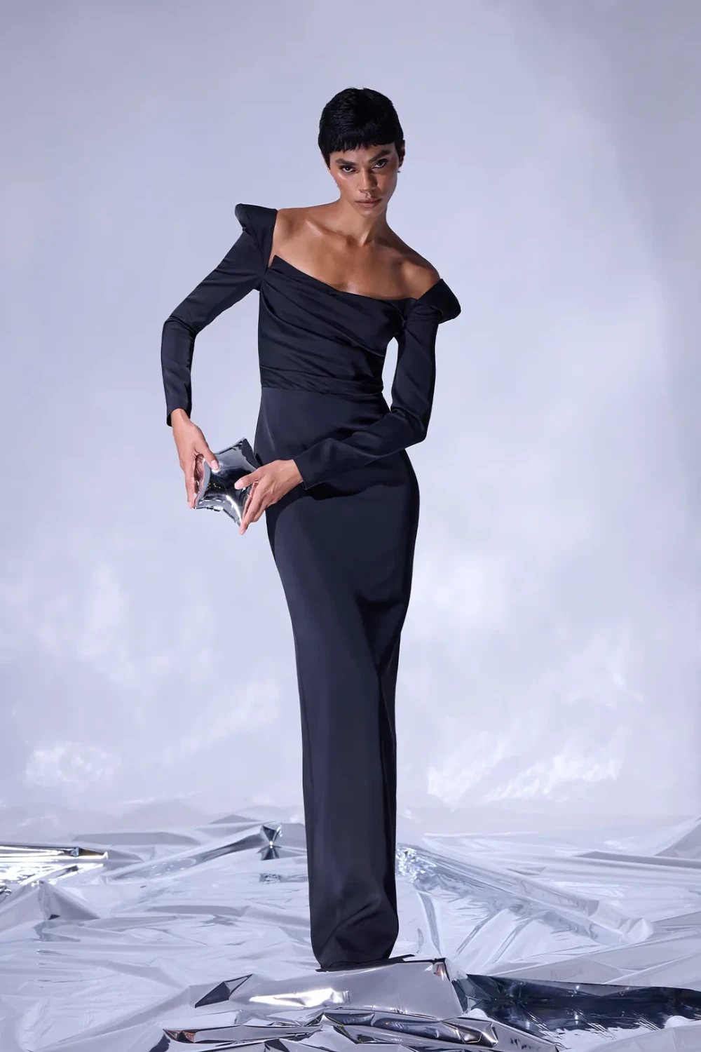 Nilgün Mirza-Kalonice Vücuda Oturan Göğsü Pile Detaylı Özel Tasarım Uzun Gece Elbisesi-Elbise-2-Milagron.com