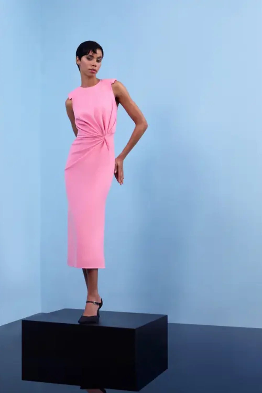 Nilgün Mirza-Krep Kumaş Büzgü Detayli Elbi̇se-Elbise-1-Milagron.com