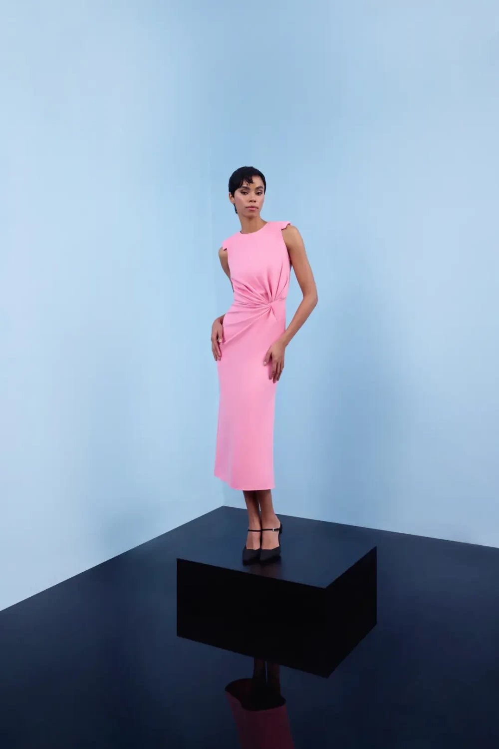 Nilgün Mirza-Krep Kumaş Büzgü Detayli Elbi̇se-Elbise-2-Milagron.com