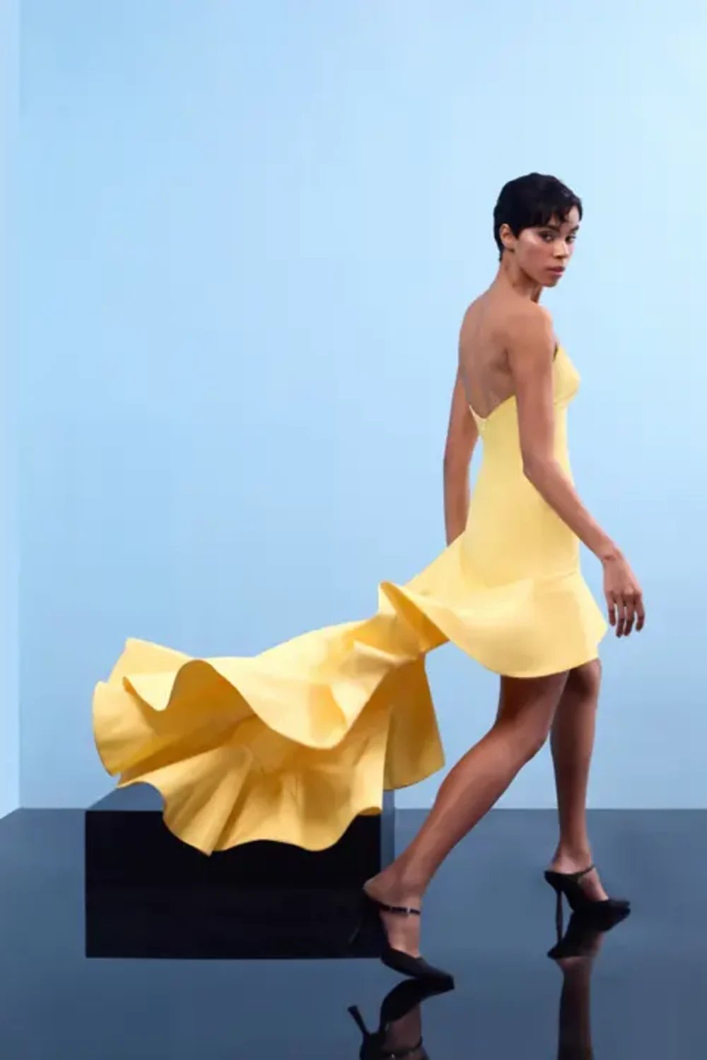 Nilgün Mirza-Kuyruk Detayli Mi̇ni̇ Parti Elbisesi-Elbise-2-Milagron.com