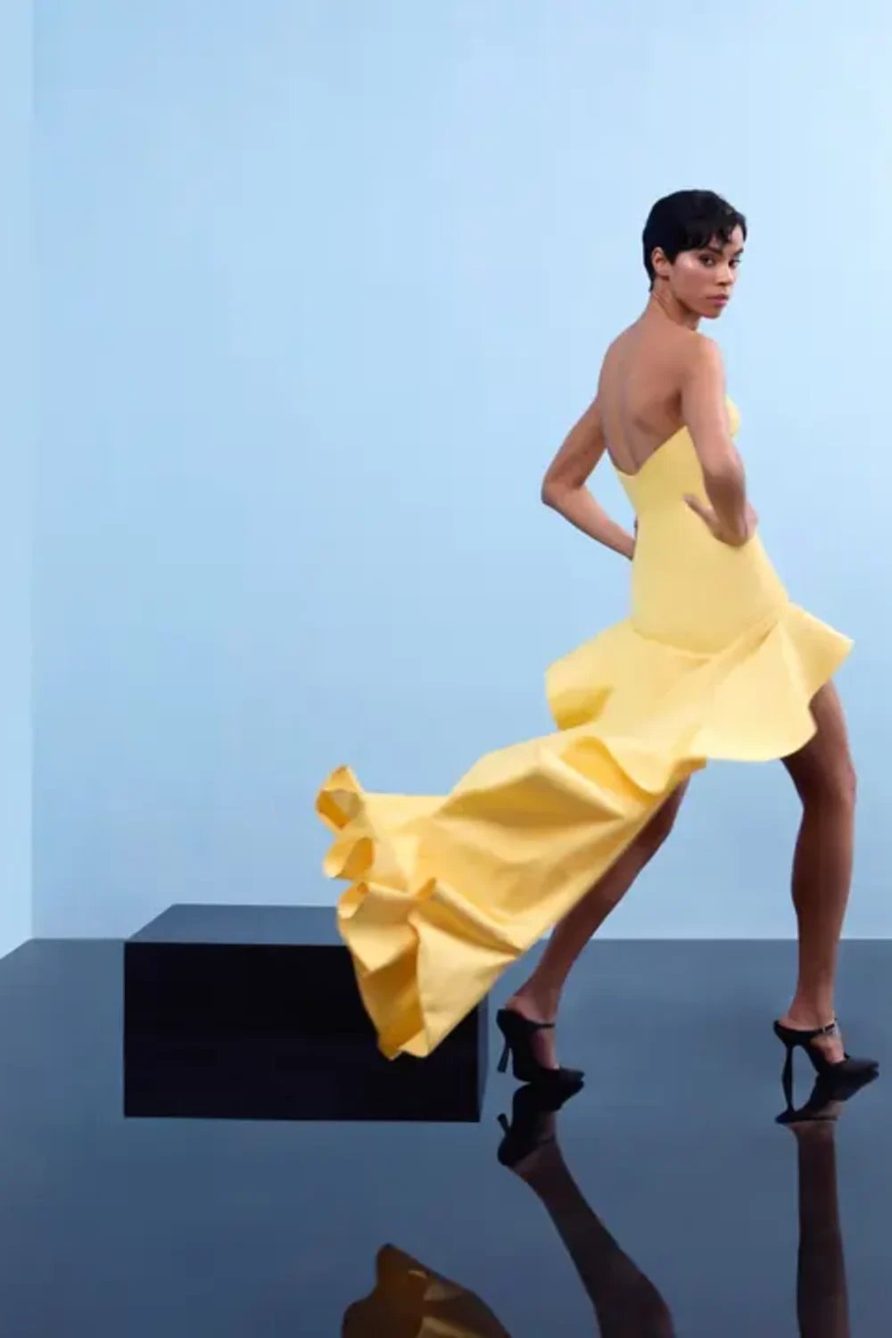 Nilgün Mirza-Kuyruk Detayli Mi̇ni̇ Parti Elbisesi-Elbise-3-Milagron.com