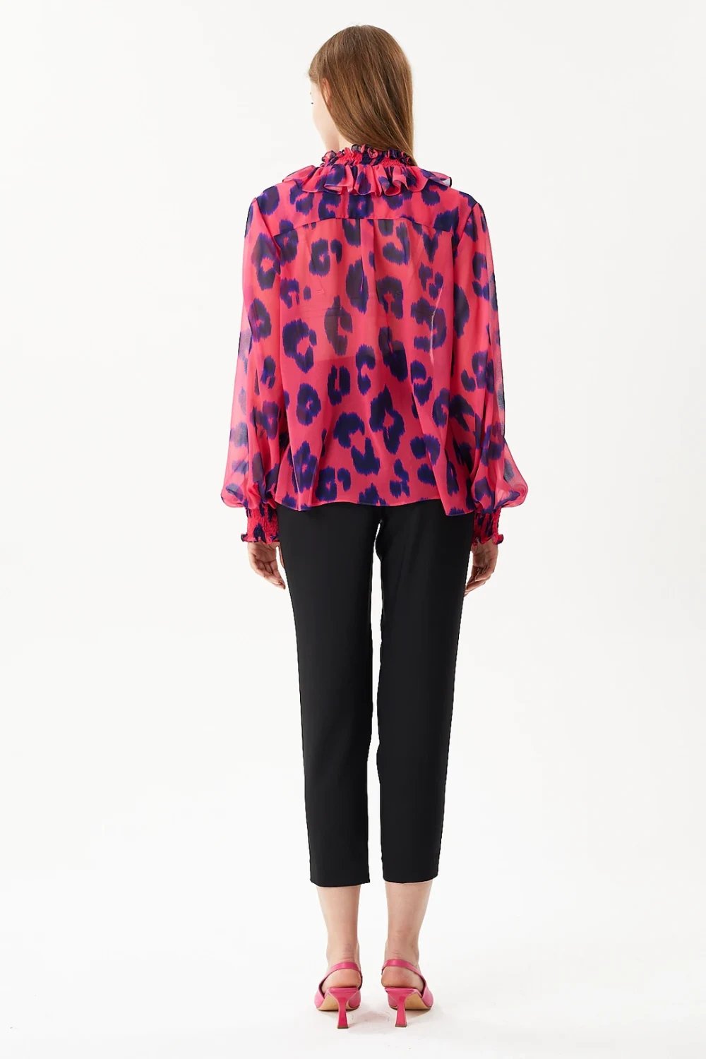 Nilgün Mirza-Leopar Desenli Fırfır Detaylı Öden Birit Düğmeli Rahat Kesim Şifon Gömlek-Gömlek-4-Milagron.com