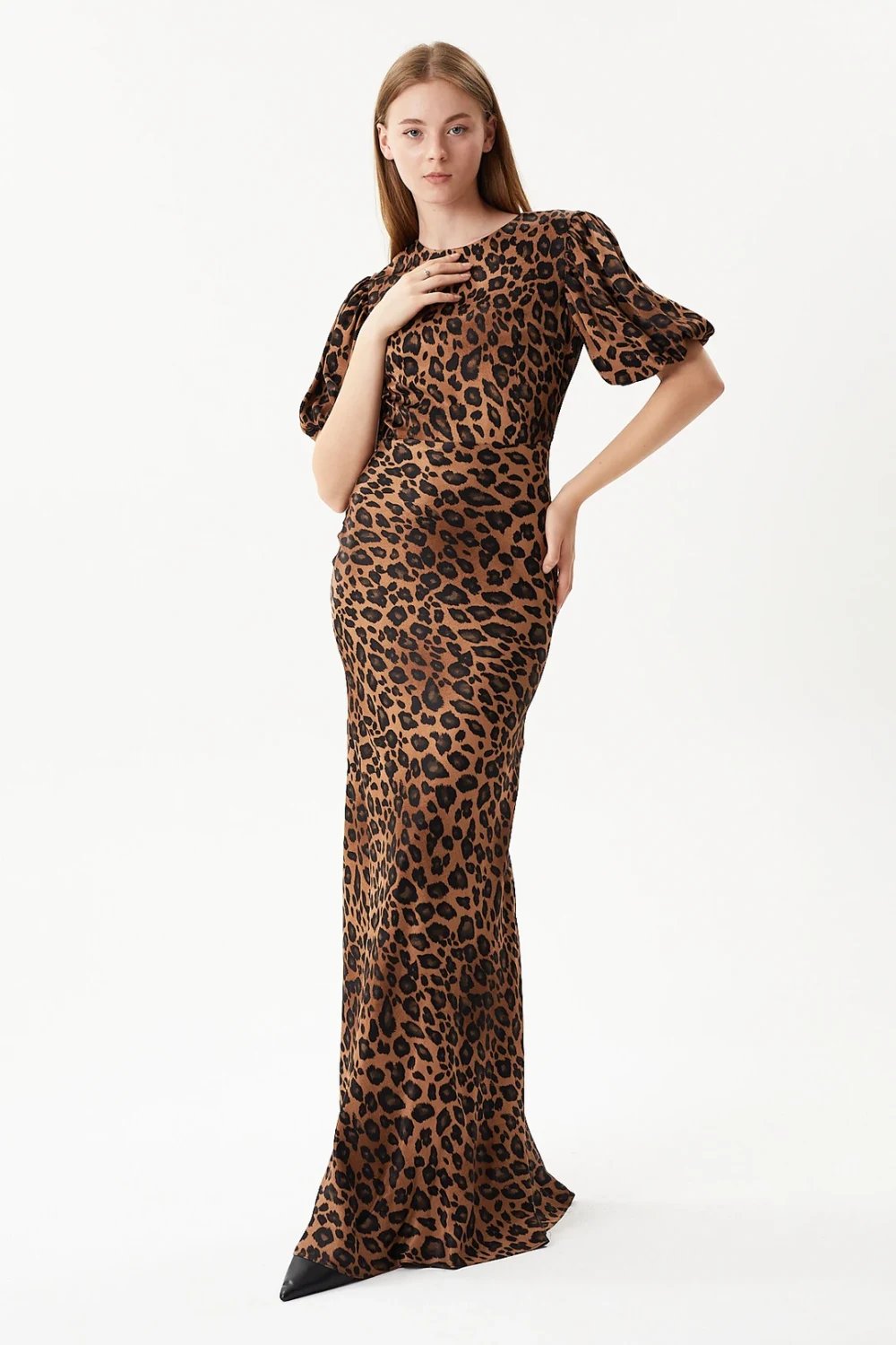 Nilgün Mirza-Leopar Desenli Pileli Kısa Kol Viskon Saten Uzun Elbise-Elbise-2-Milagron.com