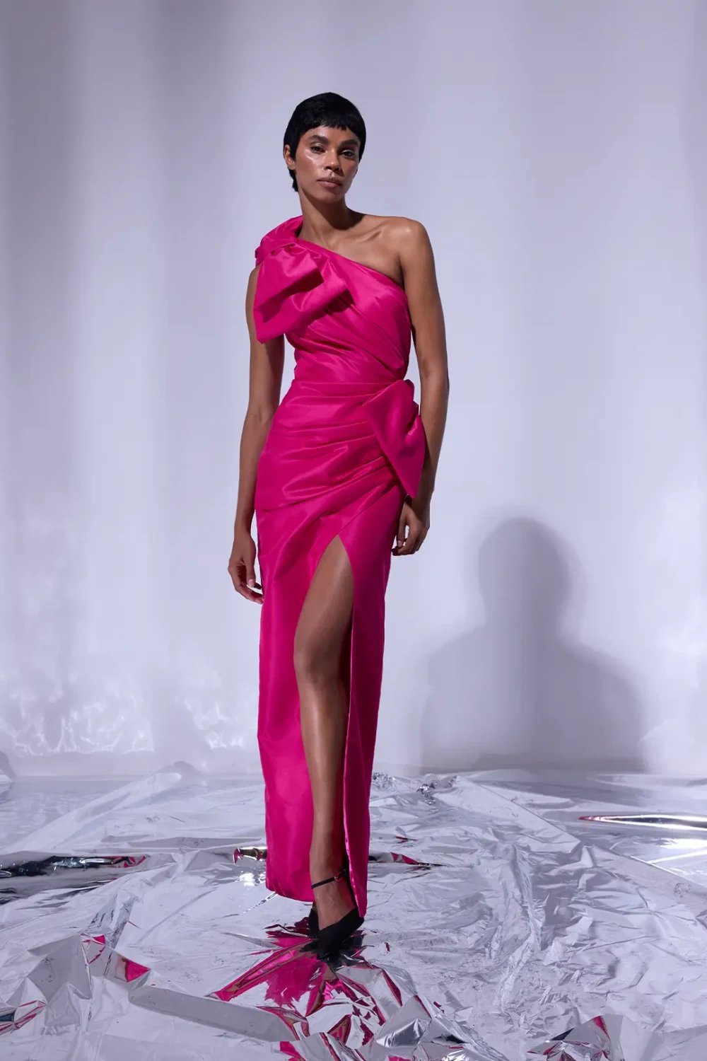 Nilgün Mirza-Rhea Bele Oturan Drape Detaylı Yırtmaçlı Büyük Fiyonklu Tafta Abiye Elbise-Elbise-1-Milagron.com