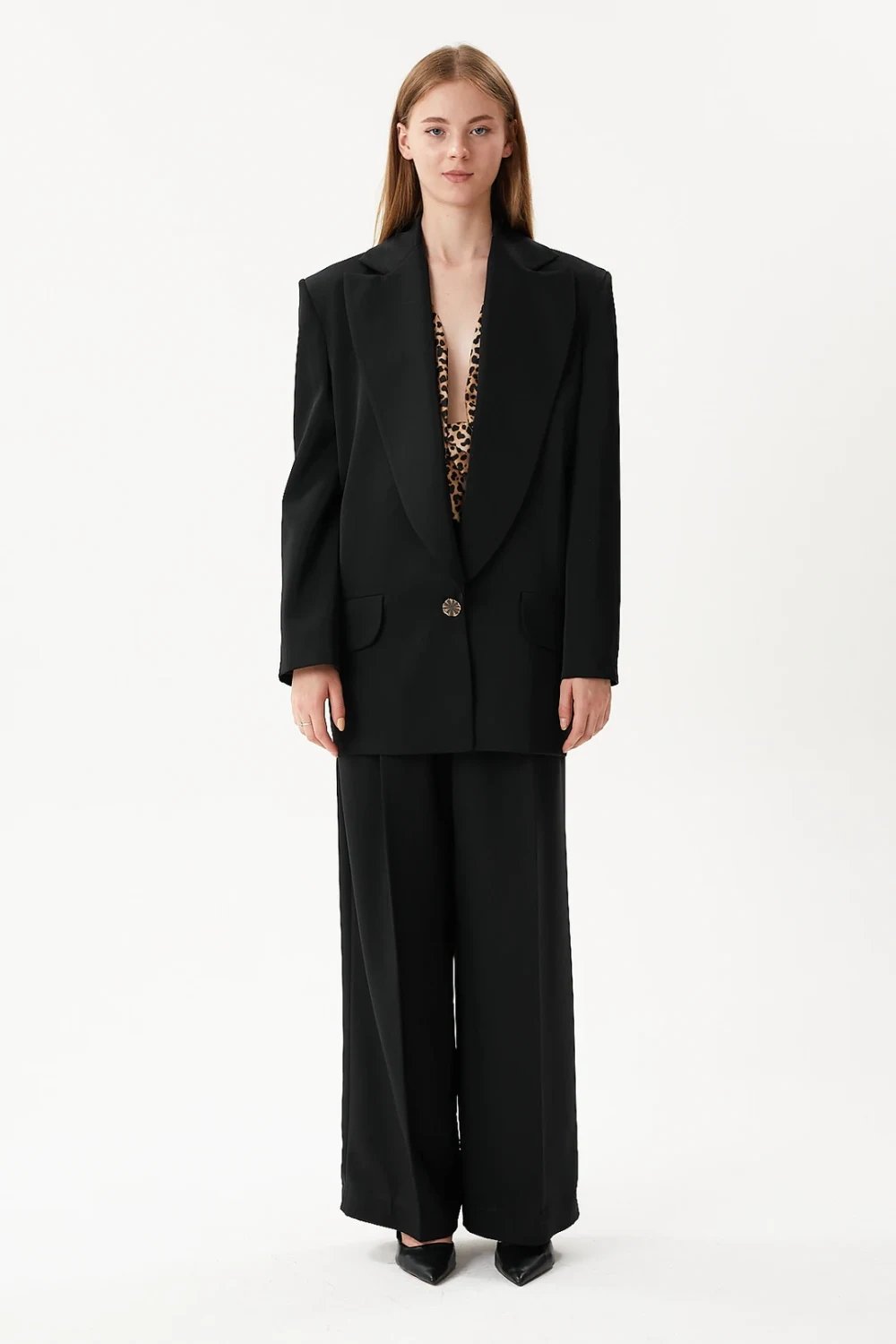 Nilgün Mirza-Smokin Yaka Oversize Maskülen Stil Bayan Blazer Ceket-Ceket-2-Milagron.com