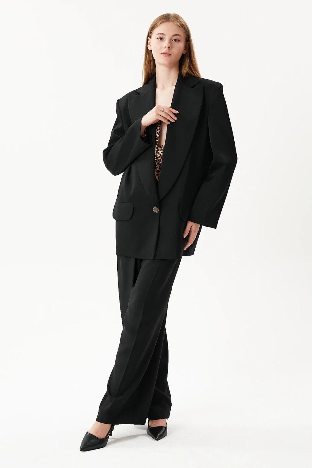 Nilgün Mirza-Smokin Yaka Oversize Maskülen Stil Bayan Blazer Ceket-Ceket-3-Milagron.com