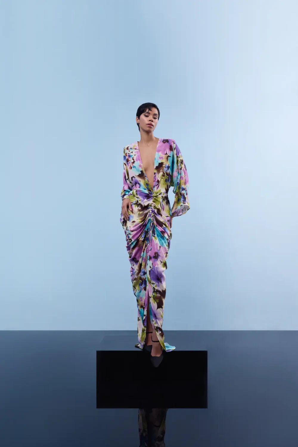 Nilgün Mirza-Vücuda Oturan Büzgü Detayli Elbi̇se-Elbise-2-Milagron.com