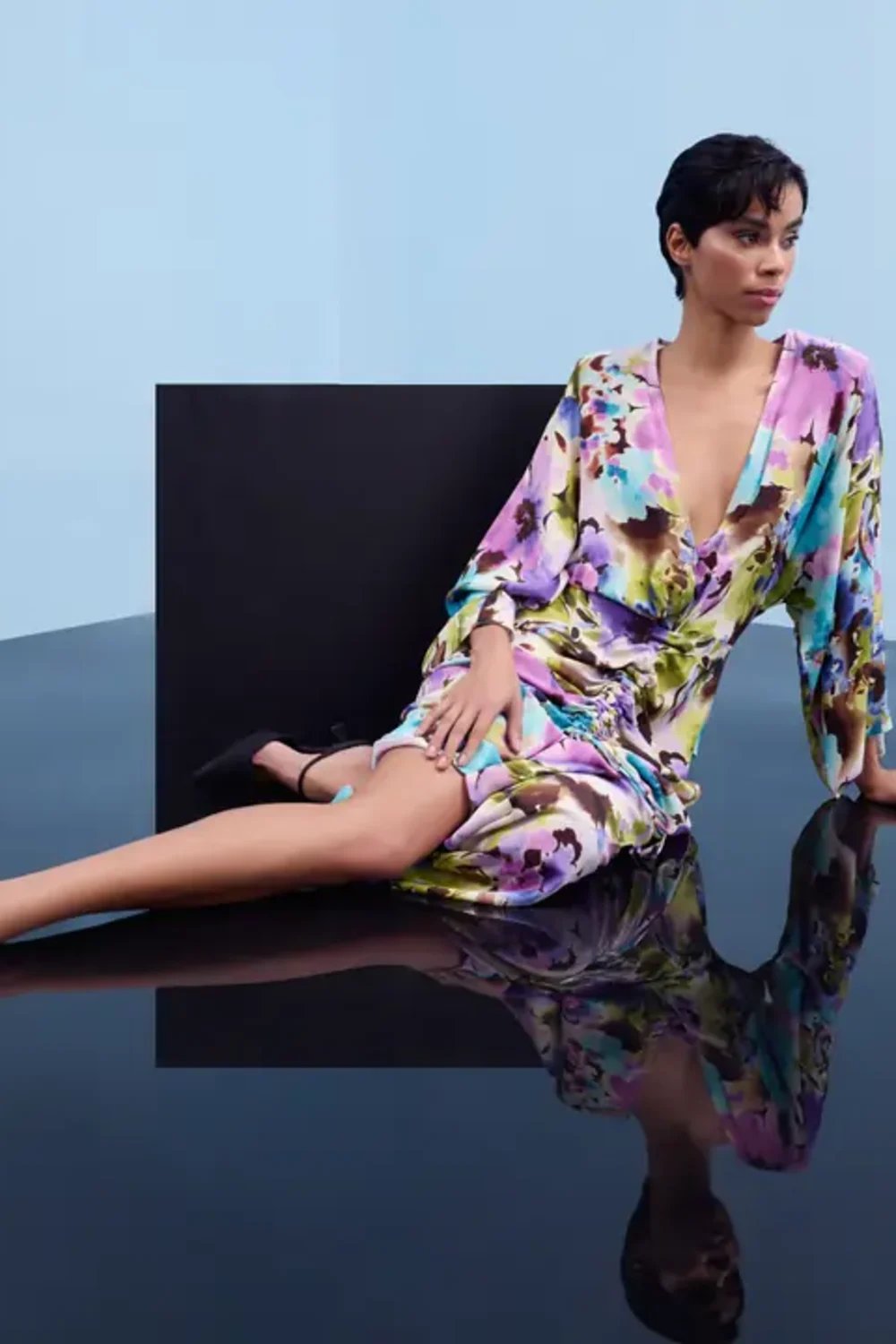 Nilgün Mirza-Vücuda Oturan Büzgü Detayli Elbi̇se-Elbise-3-Milagron.com