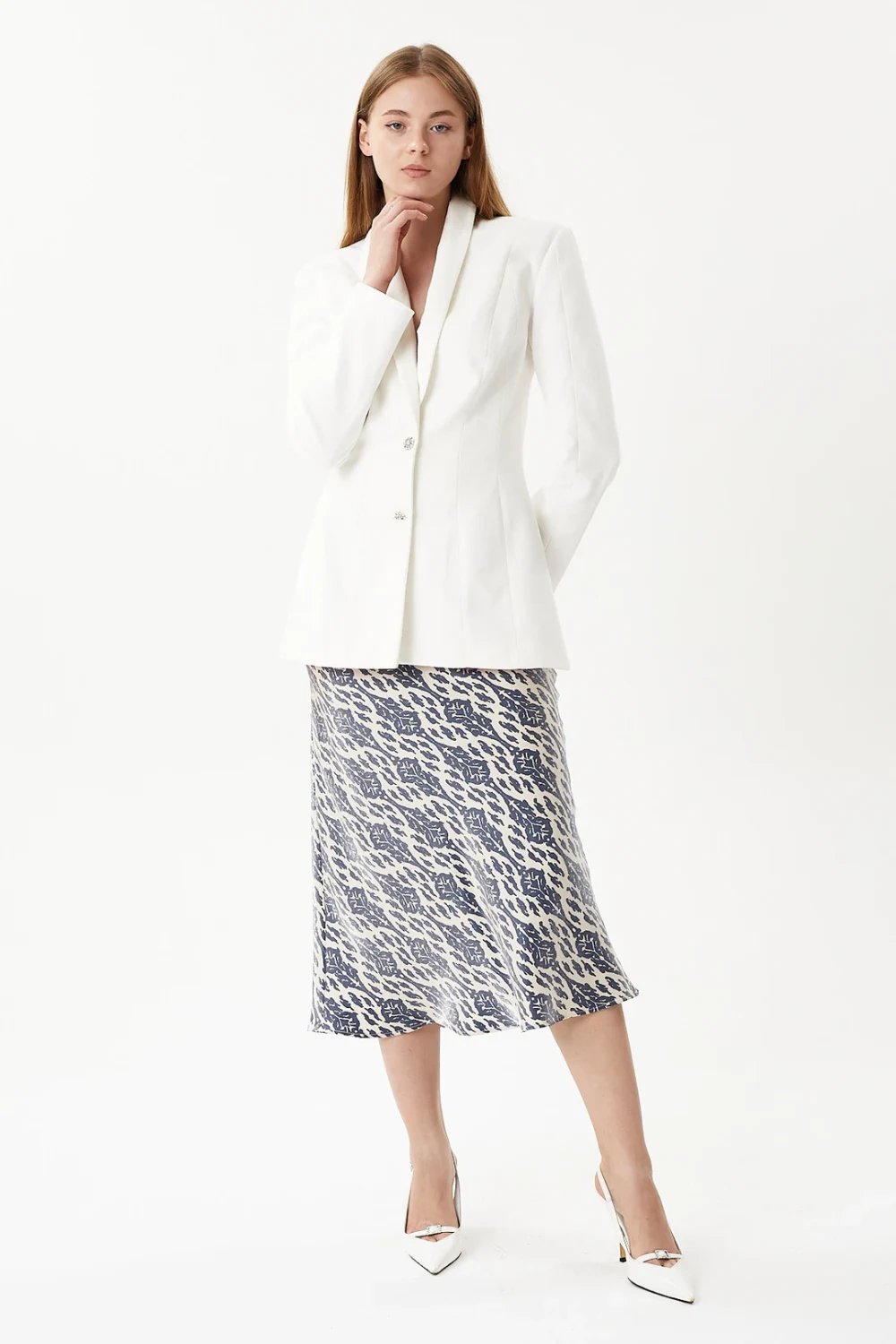 Nilgün Mirza-Vücuda Oturan Taşlı Tek Düğmeli Kapama Fitilli Kadife Blazer Ceket-Ceket-2-Milagron.com