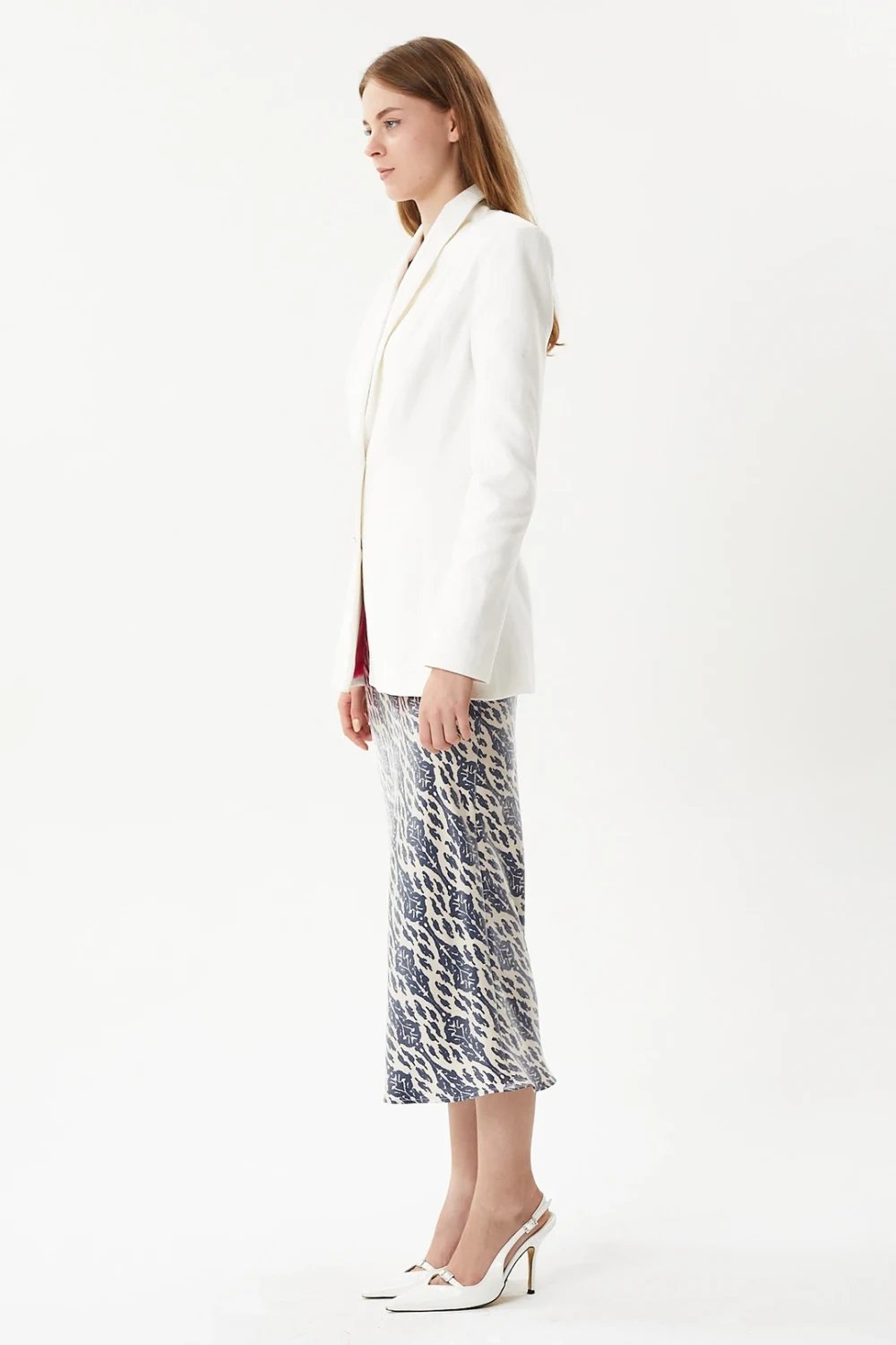 Nilgün Mirza-Vücuda Oturan Taşlı Tek Düğmeli Kapama Fitilli Kadife Blazer Ceket-Ceket-4-Milagron.com