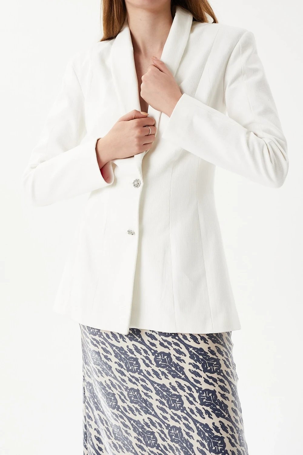 Nilgün Mirza-Vücuda Oturan Taşlı Tek Düğmeli Kapama Fitilli Kadife Blazer Ceket-Ceket-5-Milagron.com