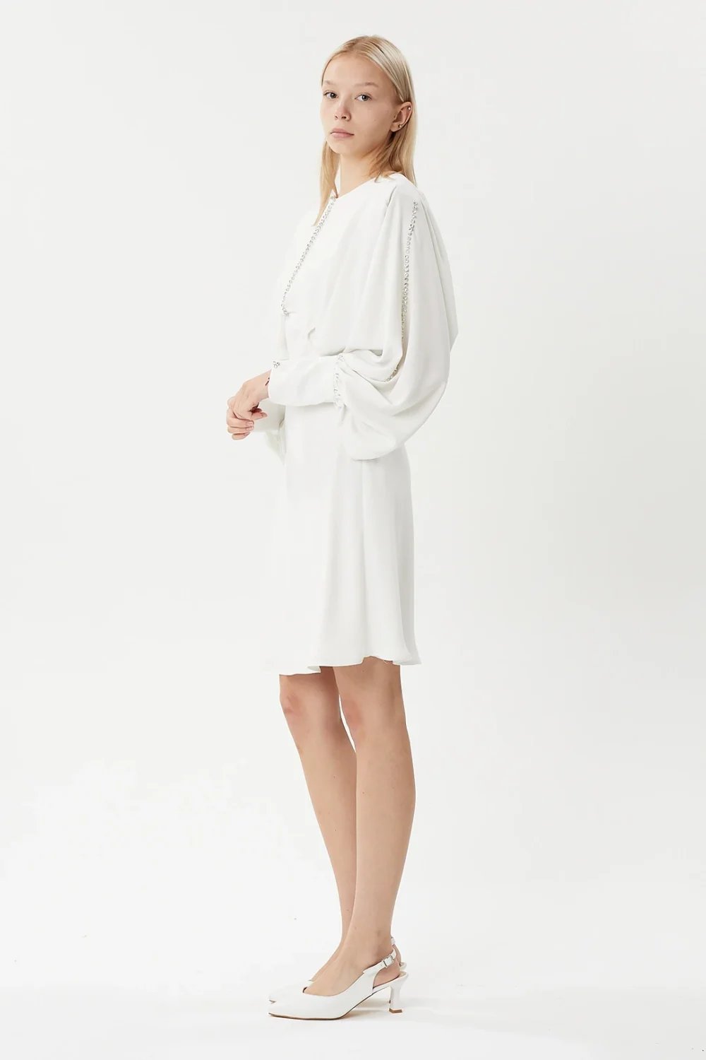 Nilgün Mirza-Yarasa Kol Elde İşlenen Taşlarla Süslü Krep Saten Mini Elbise-Elbise-3-Milagron.com