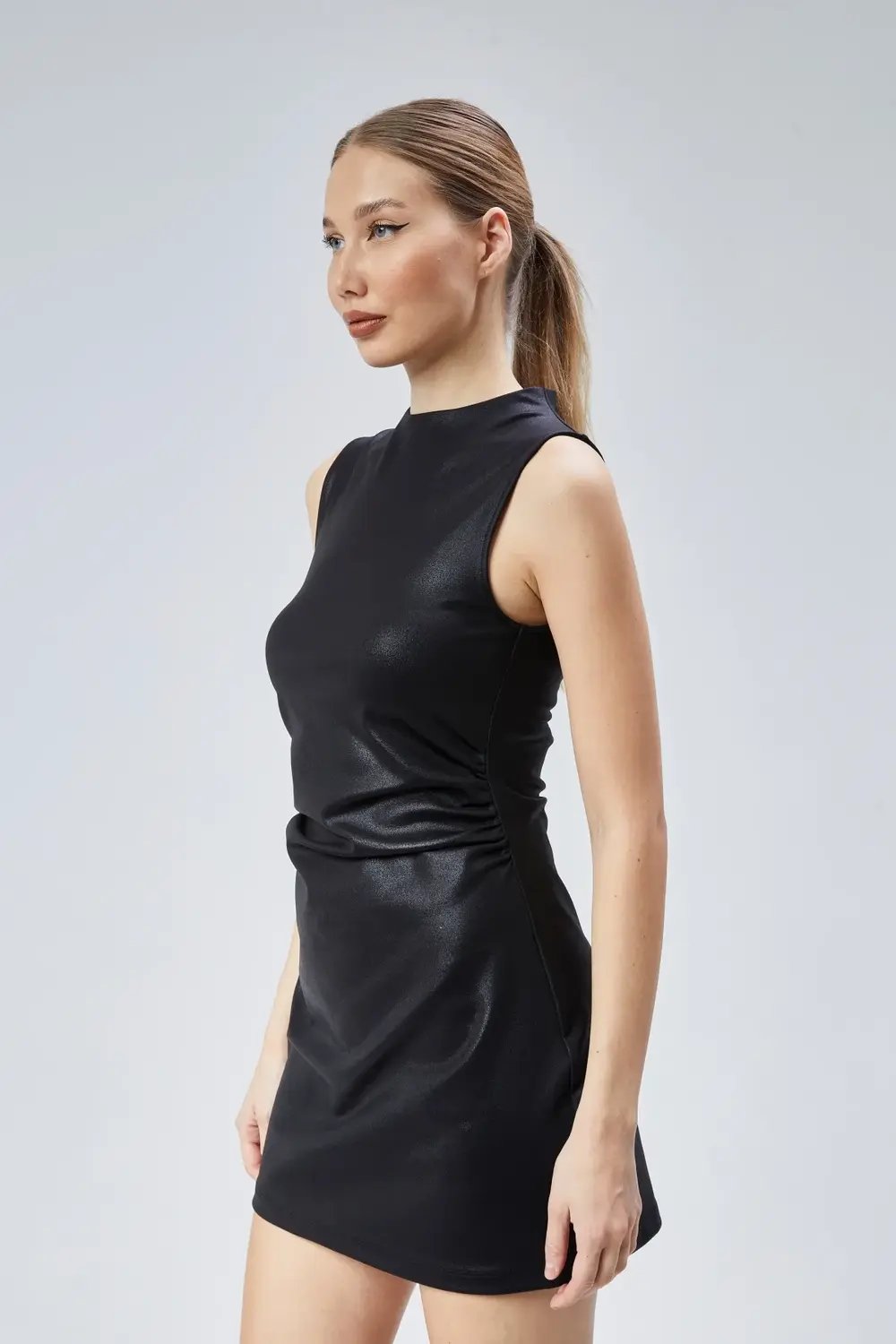 Nineteen Brand-Deri Görünümlü Kolsuz Büzgü Detaylı Mini Elbise-Elbise-5-Milagron.com