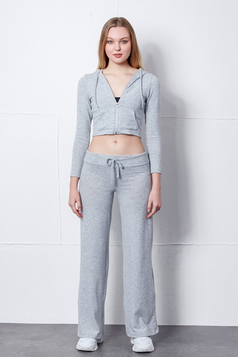 Nineteen Brand-Fermuarlı Kapüşonlu Crop Hırka-Sweatshirts & Hoodies-2-Milagron.com