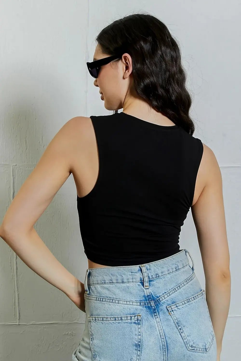 Nineteen Brand-Lazer Kesim Dekolteli Cut-out Crop Top-Crop Top-4-Milagron.com