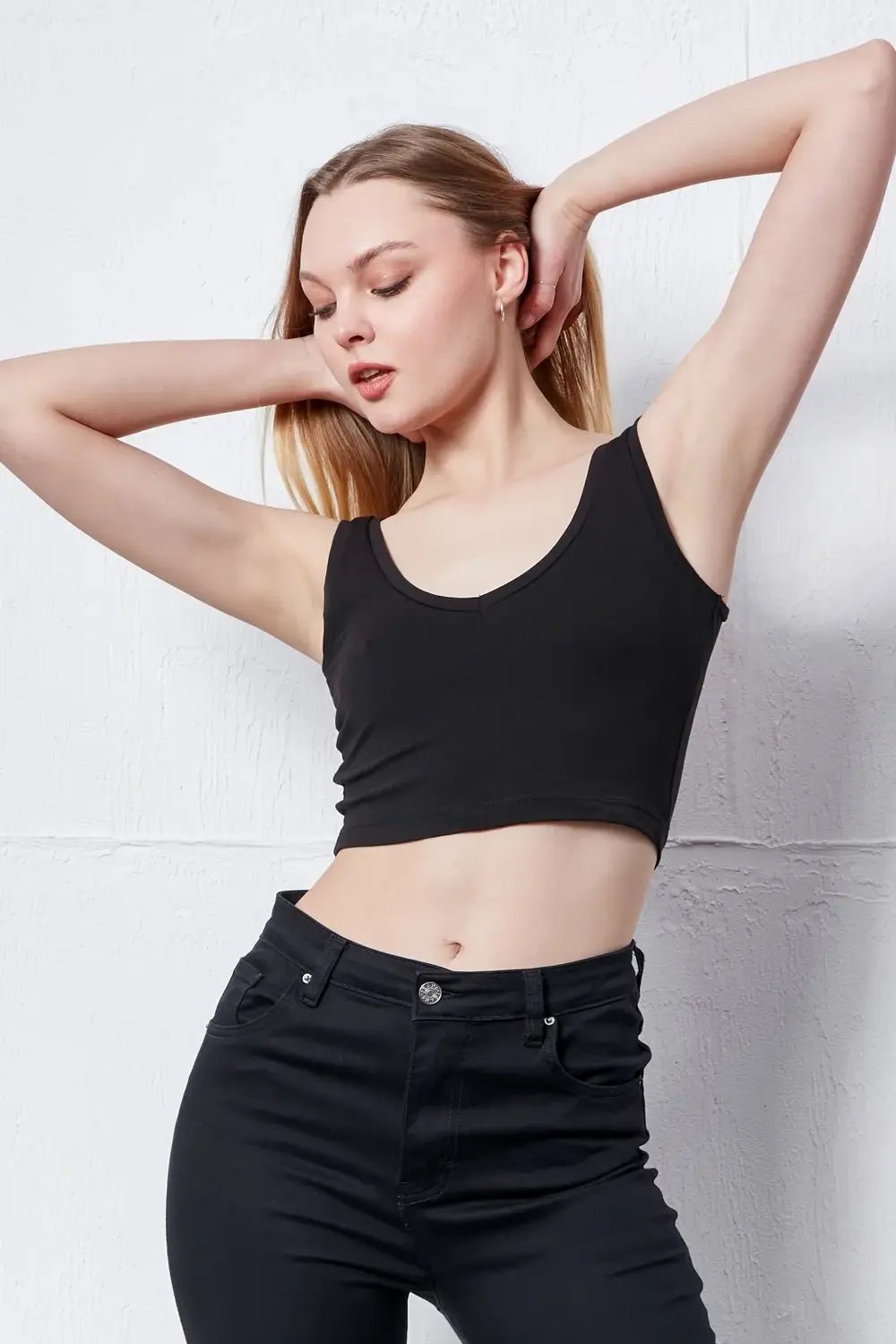 Nineteen Brand-Sırt Dekolteli Askılı Crop Atlet-Atlet-2-Milagron.com