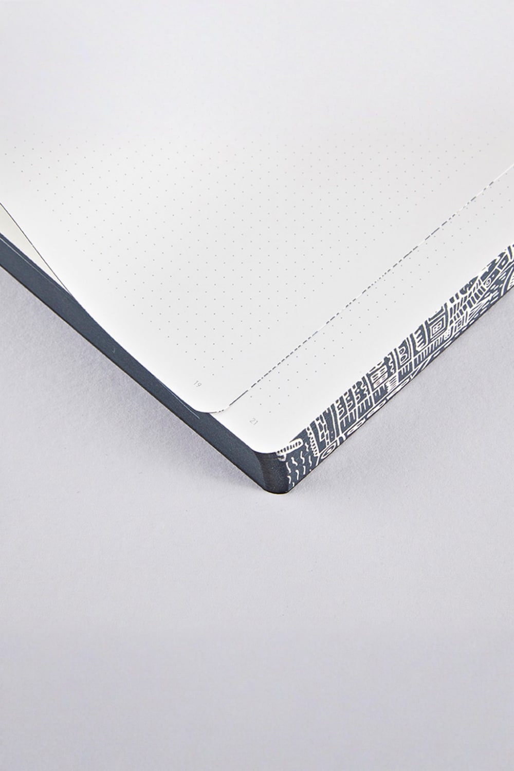 Nuuna-Nuuna Graphic L Defter - London-Defter-4-Milagron.com