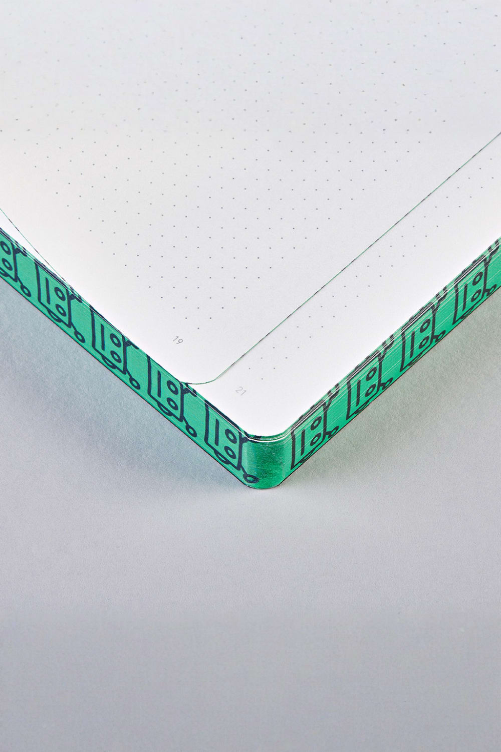 Nuuna-Nuuna Graphic L Defter – Write Against The Machines-Defter-3-Milagron.com