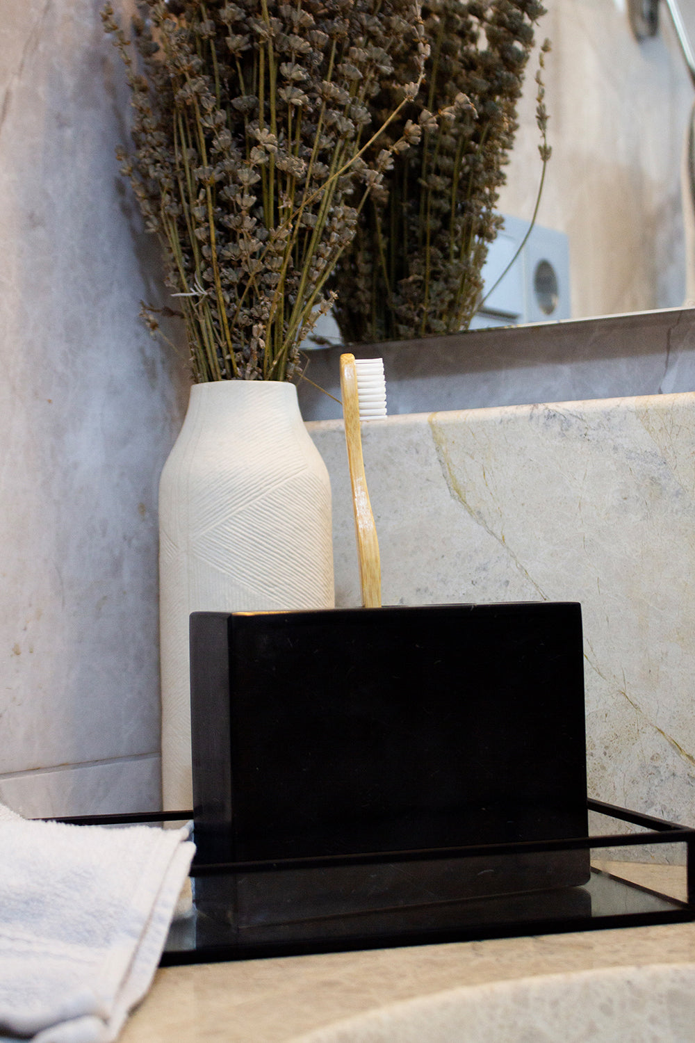 ODA.products-Marbella Siyah Diş Fırçalık-Banyo Düzenleyicileri-3-Milagron.com