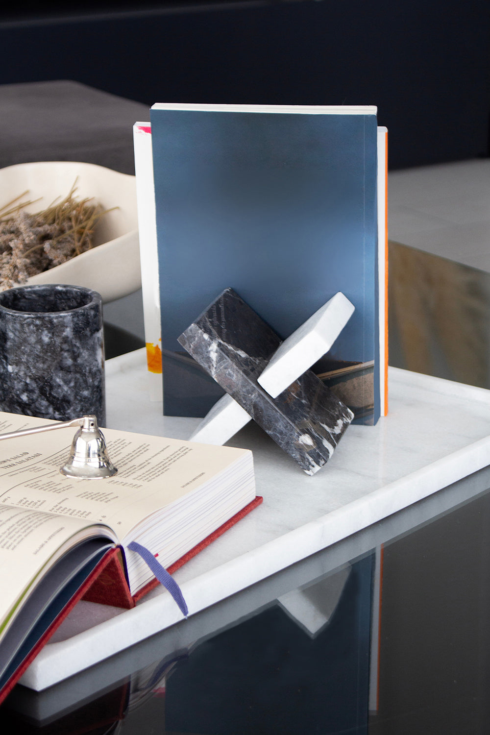 ODA.products-Nexa Kitap Tutucu | Siyah Beyaz-Kitap Tutucu-5-Milagron.com