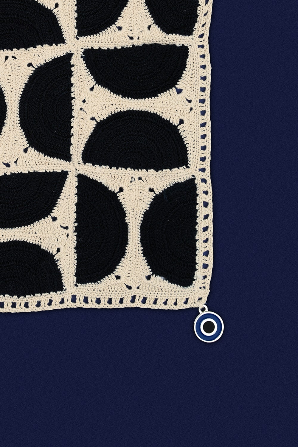 OHM Handmade-Krem Siyah Circus El İşi Dantel Örtü-Dantel Örtüler-2-Milagron.com