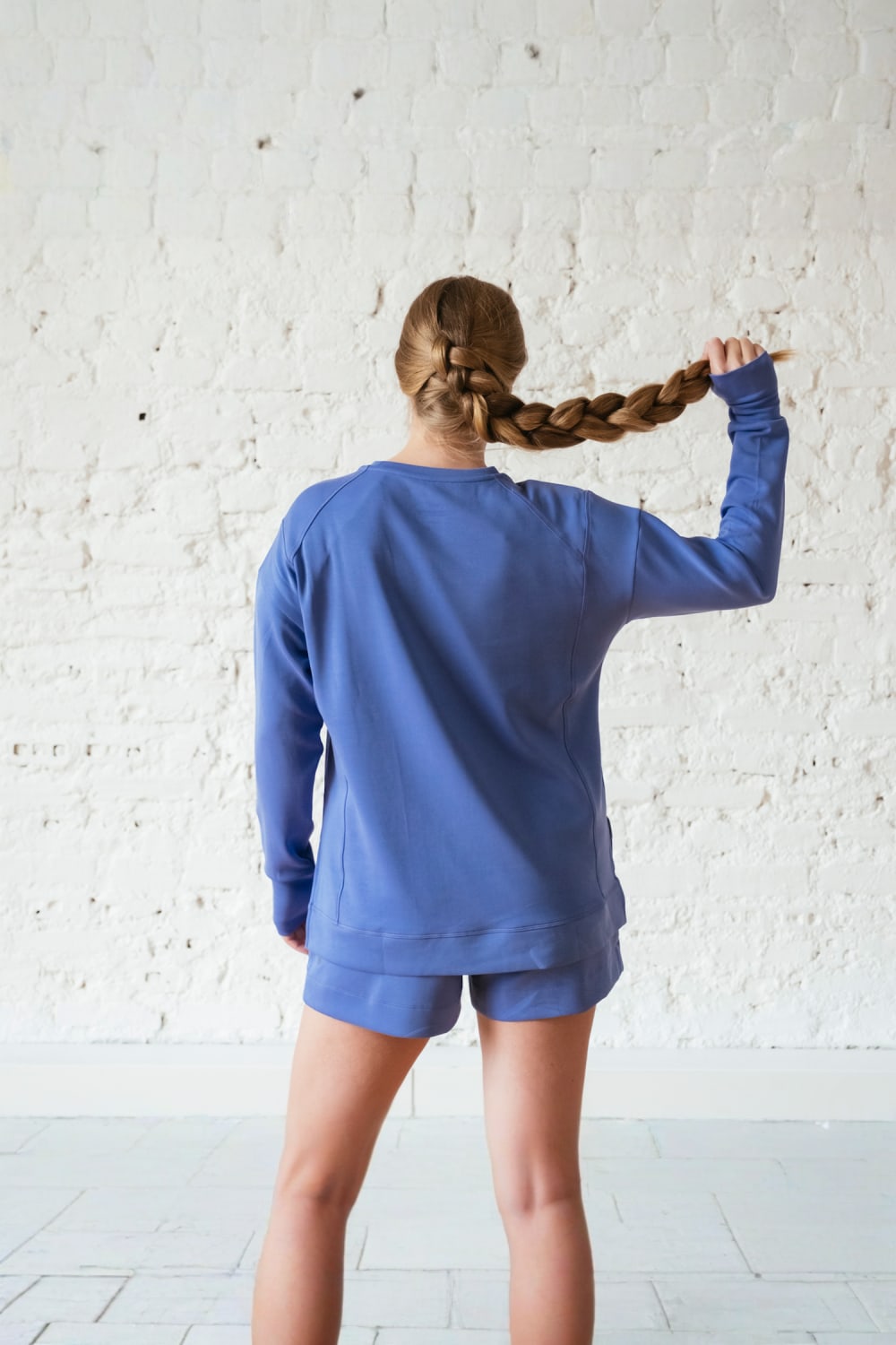 One Of Us-Agnes Shows Off Uzun Şort-Şort-2-Milagron.com