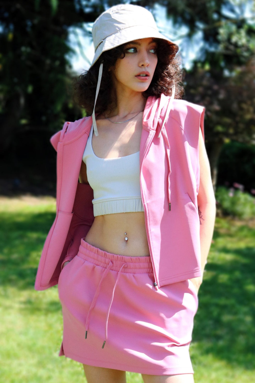 One Of Us-Suzie Never Bores Me Etek-Etek-2-Milagron.com