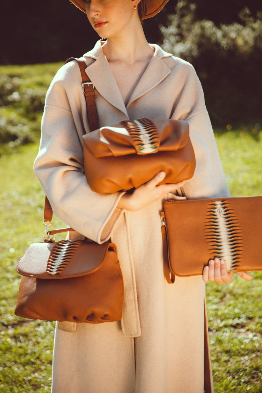 Otrera-Clutch Hera Tan-Clutch-5-Milagron.com