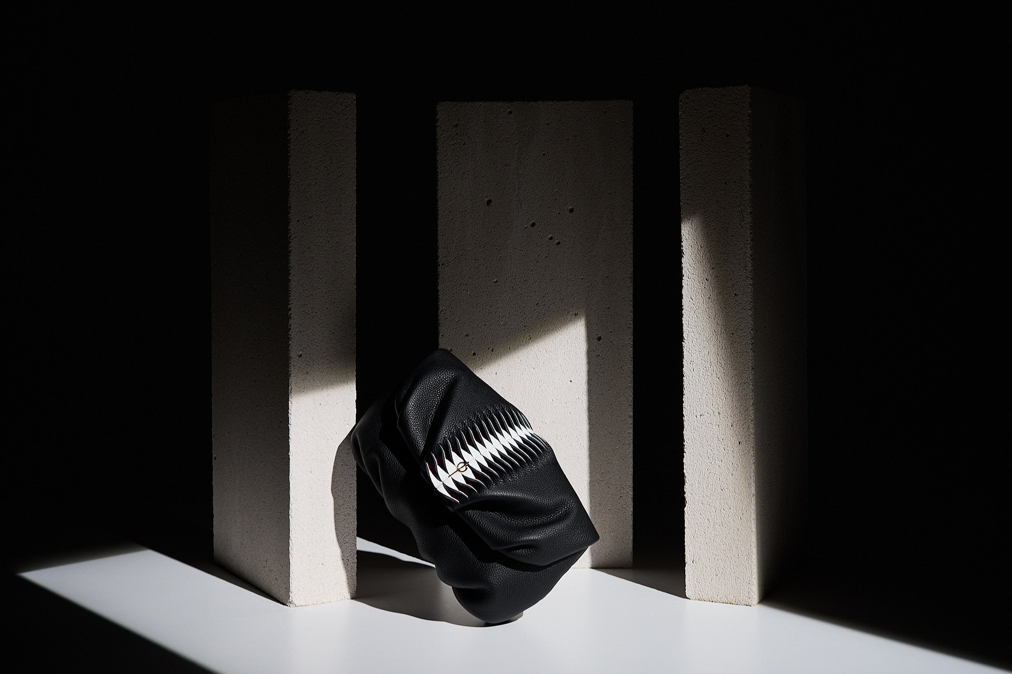 Otrera-Leda Hera Black/Green-Clutch-5-Milagron.com