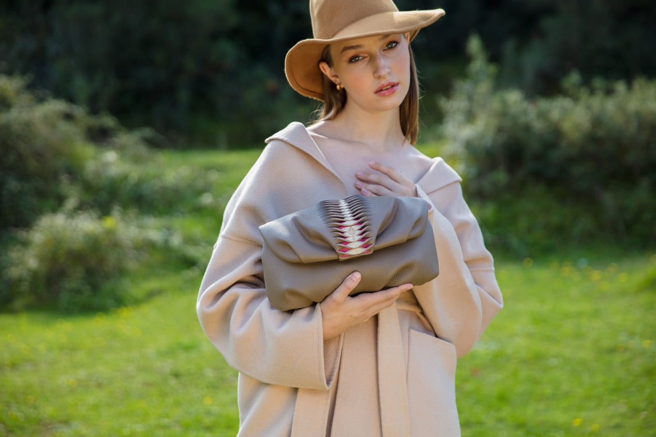 Otrera-Leda Hera Rock-Clutch-4-Milagron.com