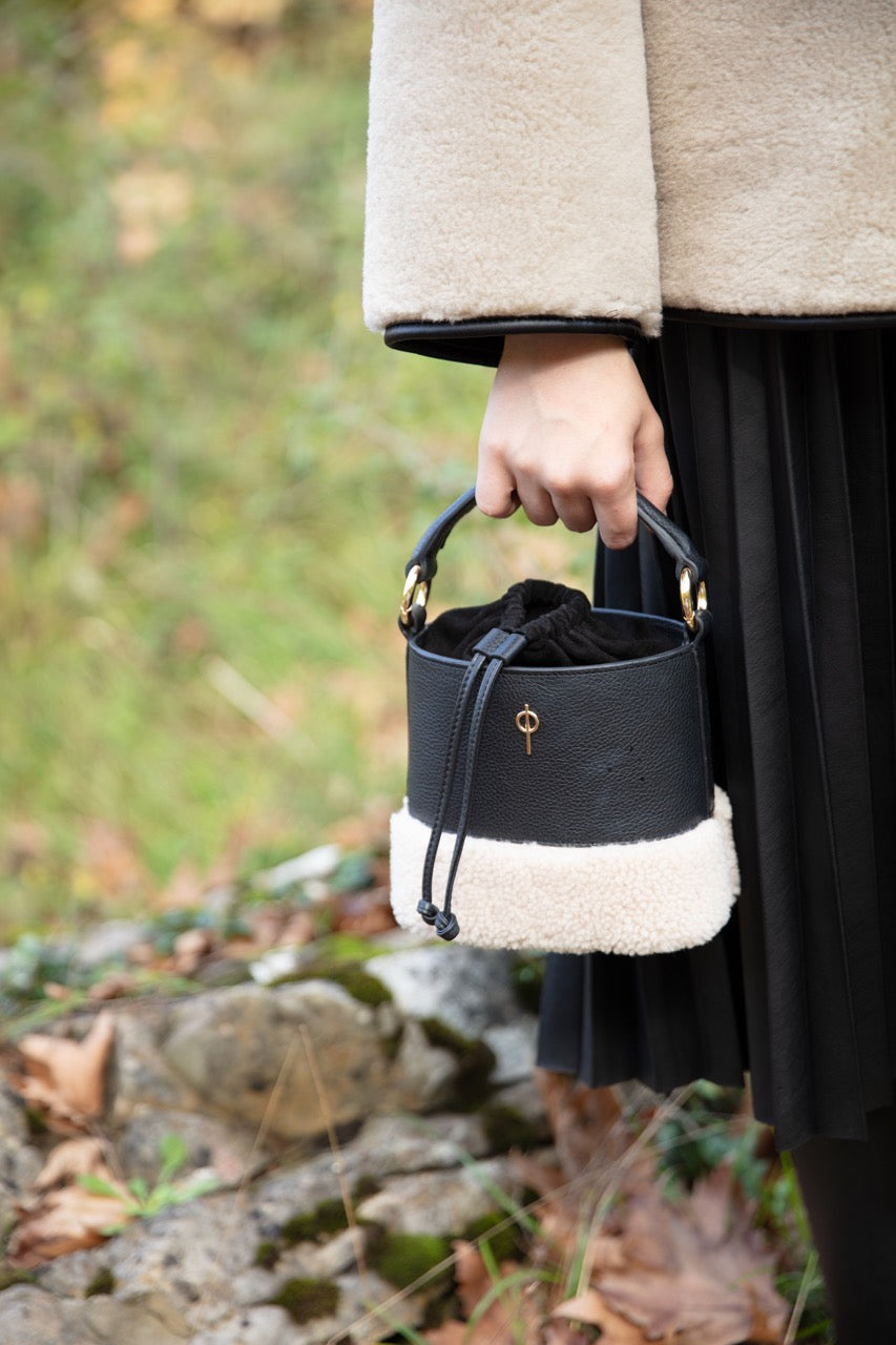 Otrera-Noa Fluffy Black-El Çantası-4-Milagron.com