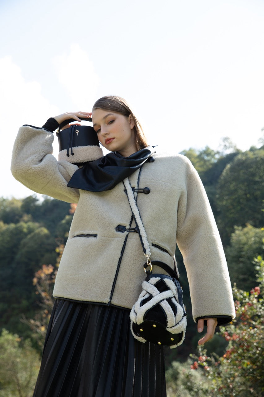 Otrera-Noa Fluffy Black-El Çantası-6-Milagron.com